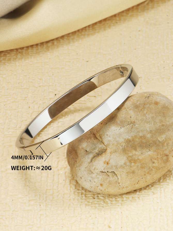 Cross-border fashion, simple and plain stainless steel, gold bracelet, neutral and cold style for women's commuting, silver bracelet Application Scenario