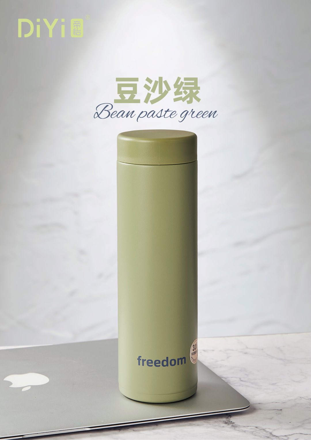 保温杯/水杯/保温杯儿童斜跨可爱/杯子/冰霸杯白底实物图