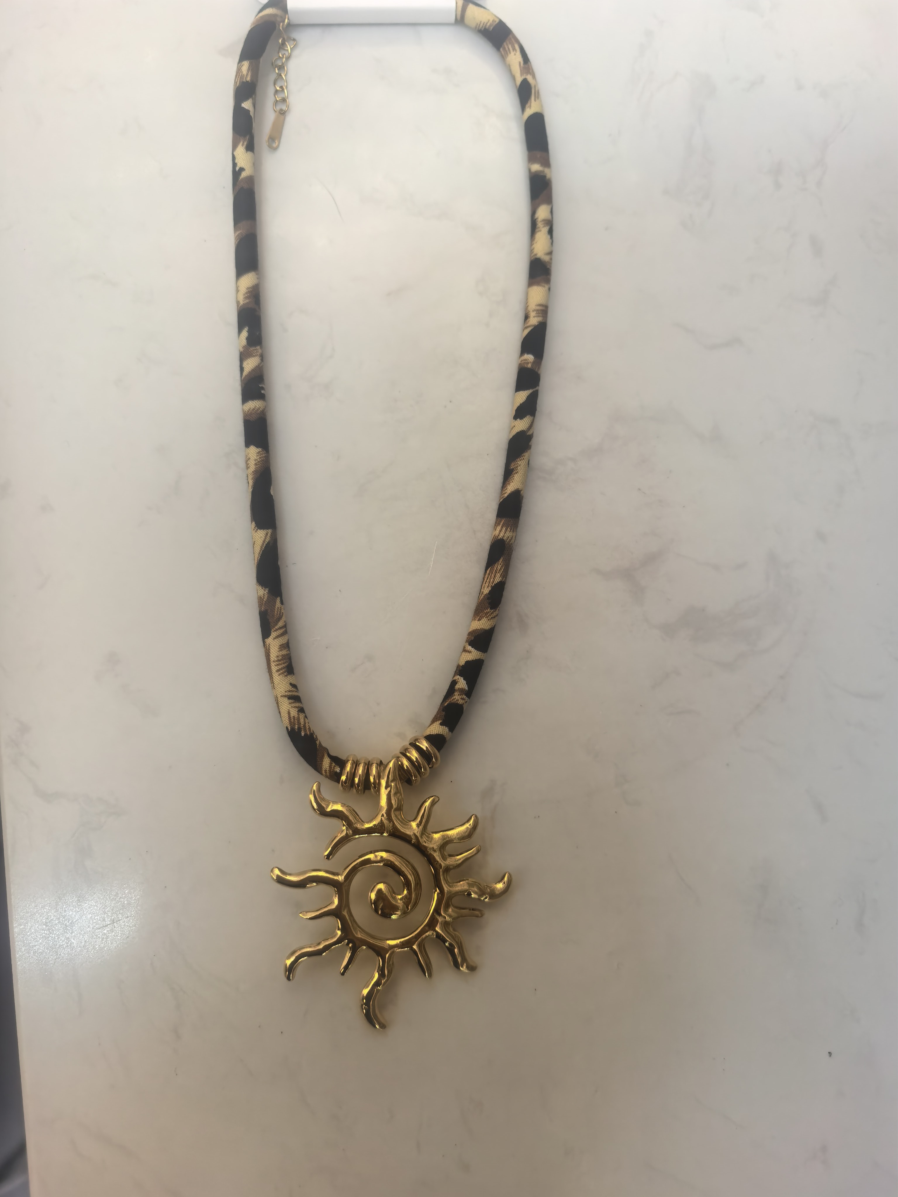 优雅饰品项链女士韩版简约百搭项链配饰时尚项链女学生潮流项链饰品  
时尚项链女士韩版简约百搭配饰潮流项链女学生优雅饰品 