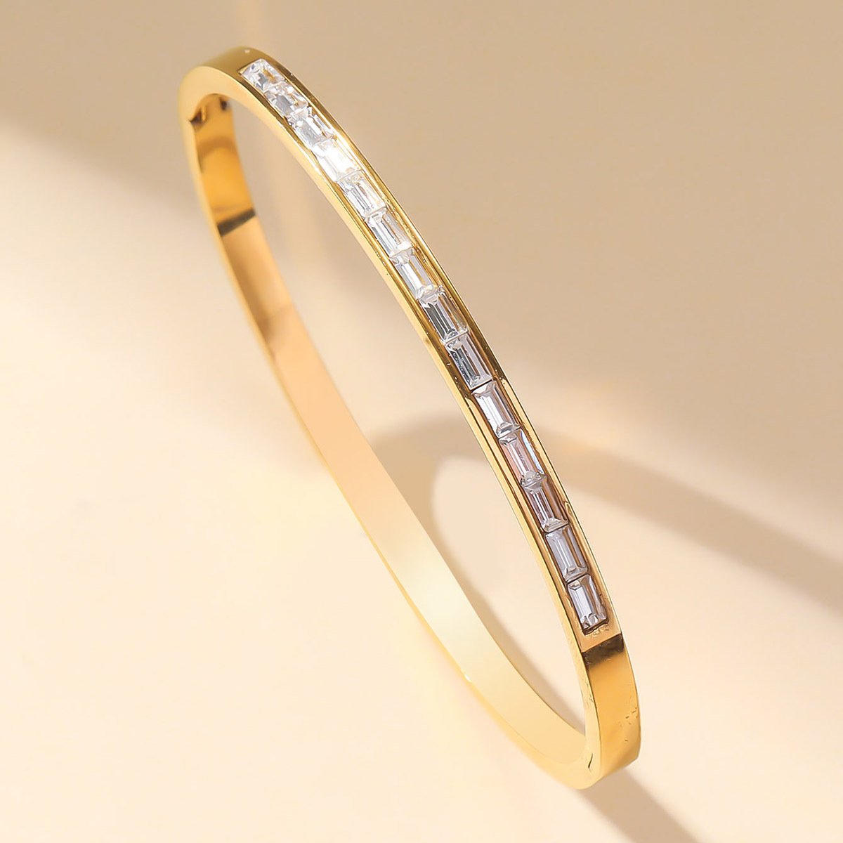 New cross-border titanium steel bracelet for women, European and American fashion, the same style as the "Full Sky Star" bracelet, elegant wristband