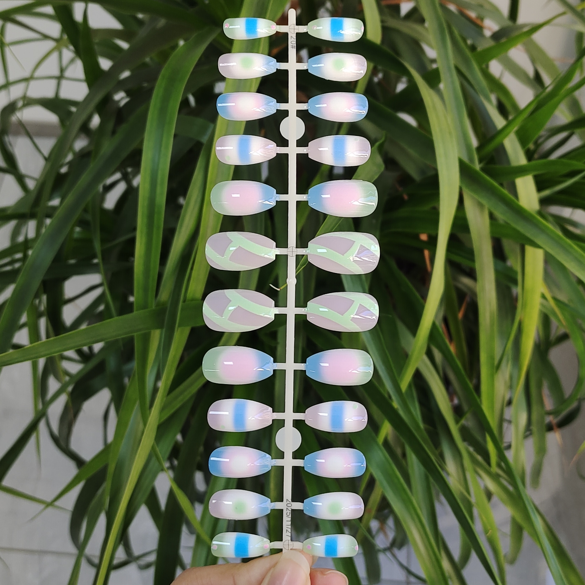 24 PCS PRESS ON NAIL TIPS COFFIN SHAPE PRINTING CRAFT WITH BLURRING PATTERN full figure