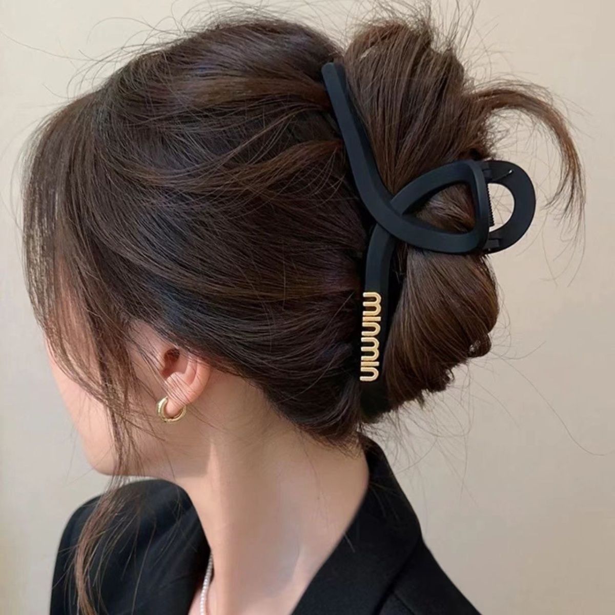 Xiaoxiang style high-end women's back head new hair clip Shark clip simple matte hair clip accessory Xiaoxiang style high-end women's back head new hair clip shark clip simple matte hair clip accessory Xiaoxiang style detail image 6