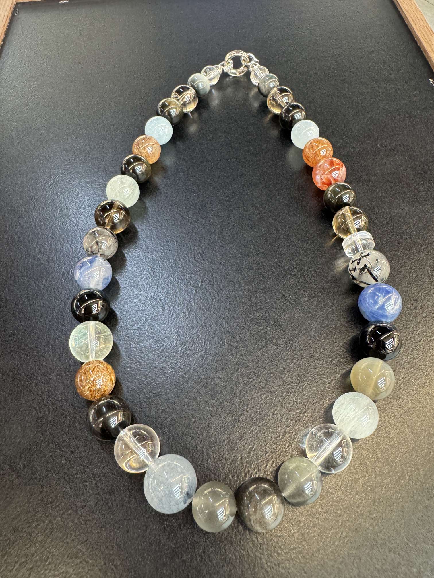   时尚珠宝  多宝水晶  黑曜石  彩发晶  海蓝宝  海纹石  蓝纹玛瑙  白水晶  灰水晶 秋冬天必备产品图