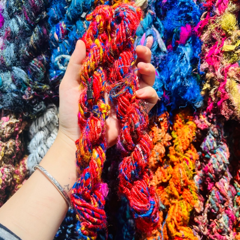 DIY imported new silk yarn, purely handcrafted DIY accessories, decorative bags, necklaces and bracelets Application Scenario