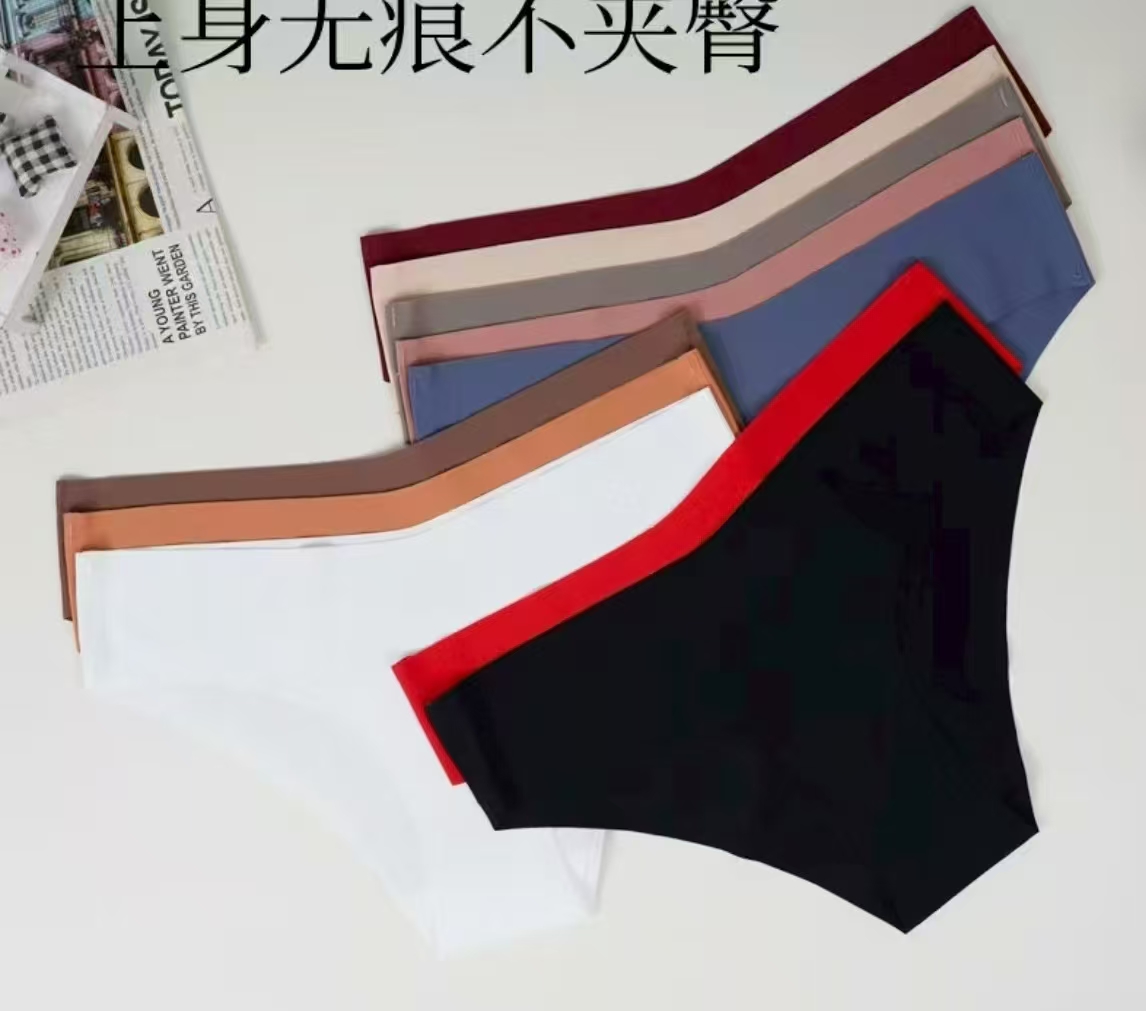 A new type of European and American leopard print women's underwear that leaves no trace and does not squeeze the buttocks, featuring ice silk, a mid-low waist thong for girls, yoga, pure desire and sexiness