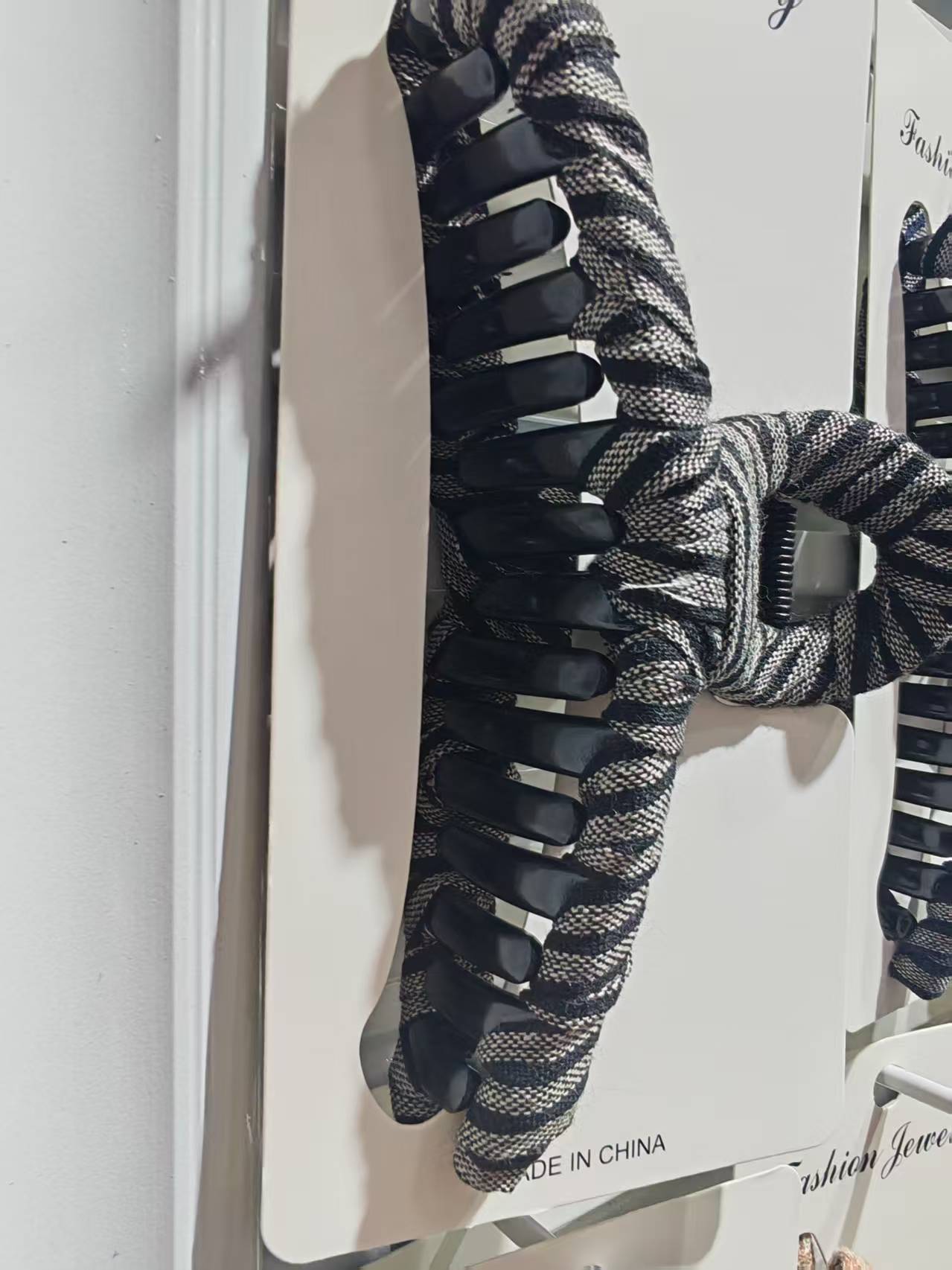 韩国秋冬格子布艺绕布发夹时尚优雅慵懒风复古后脑勺盘发夹鲨鱼夹产品图