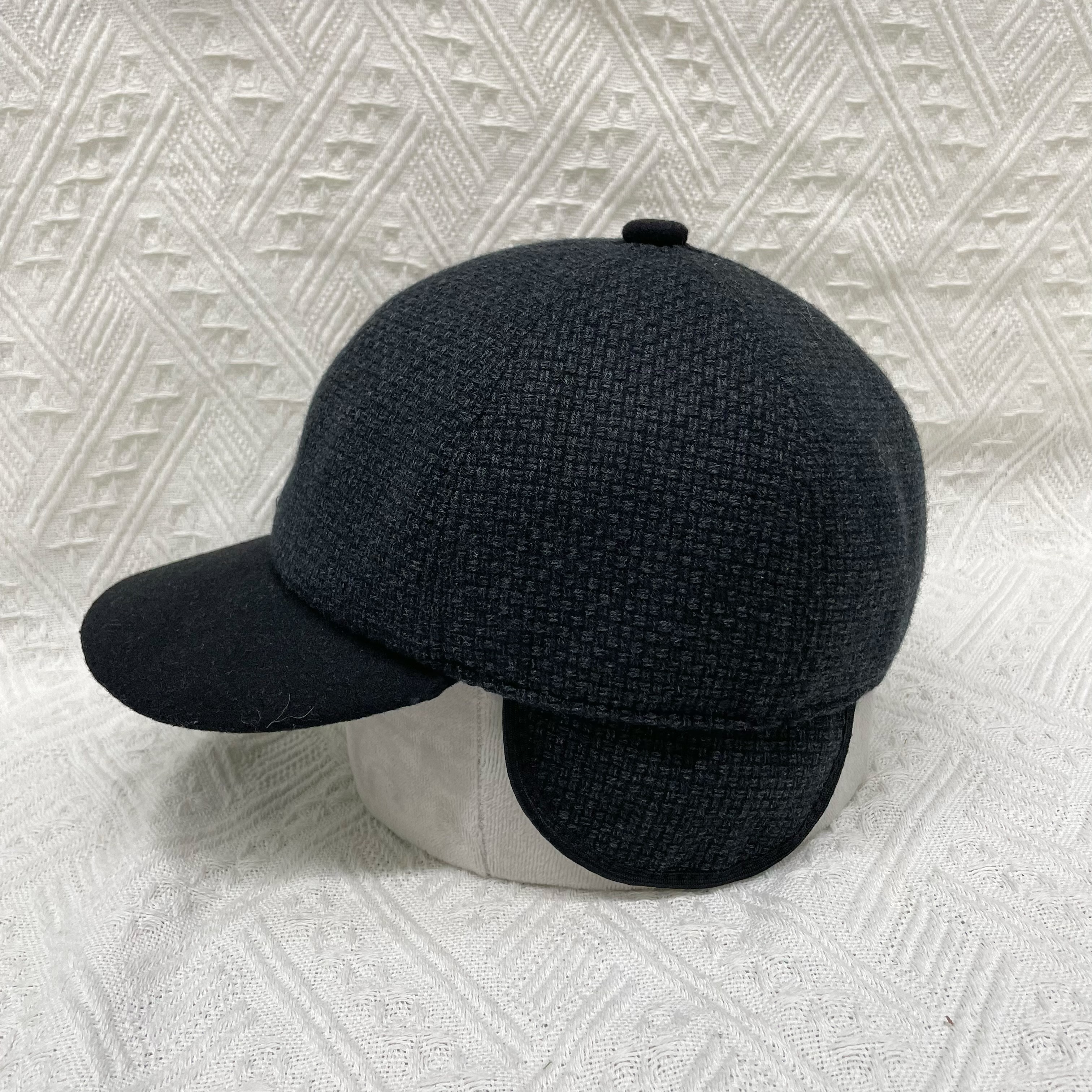 Spring and winter woolen baseball cap with polka dot pattern, versatile retro black thickened cap, unisex, fashionable, casual, warm and versatile, slightly curved brim baseball cap Specification drawing
