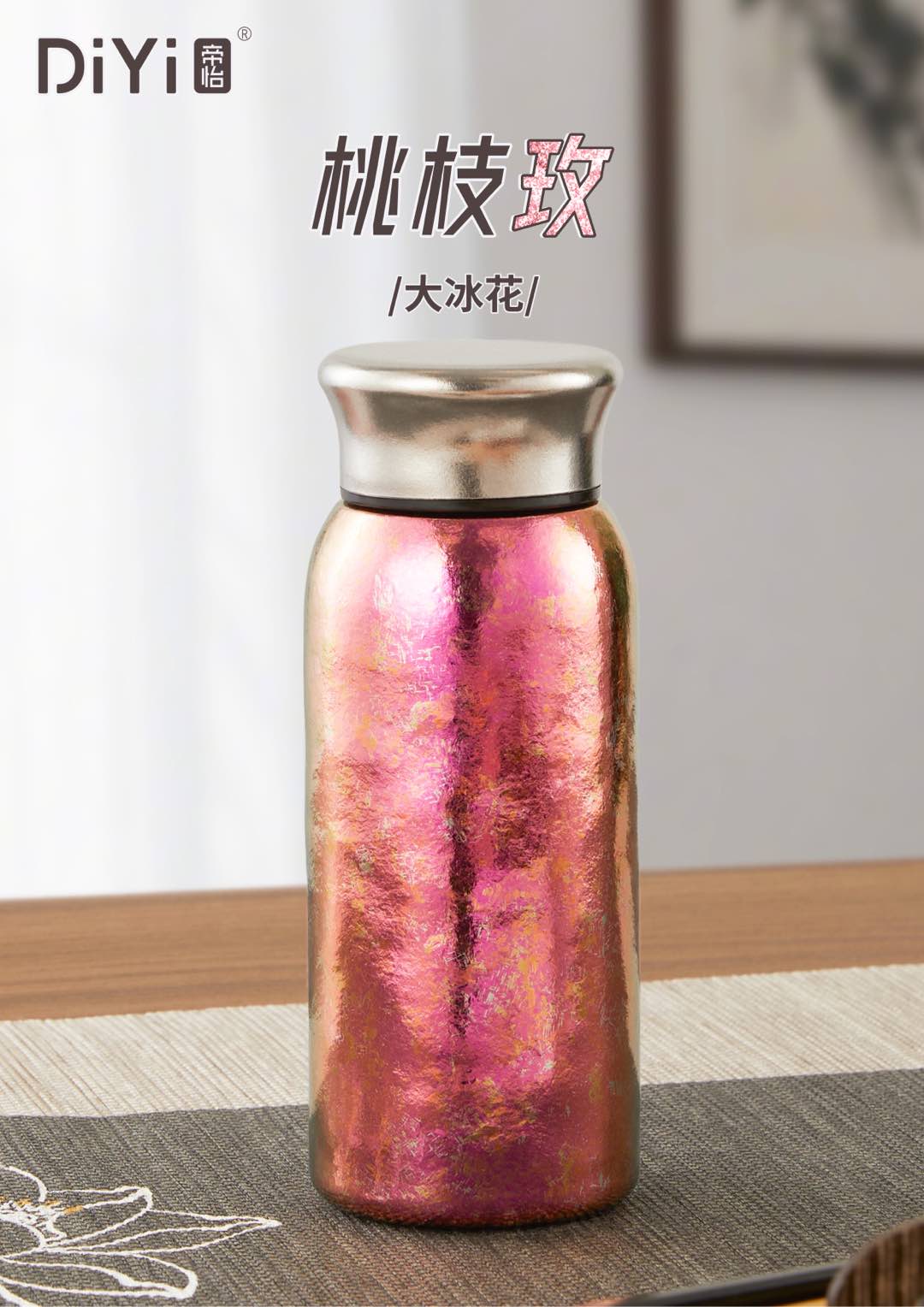 Hecho por el corazón de titanio, la calidad con DY-BW1290 diyi puro titanio con la taza de bolsillo 200ml mini capacidad, fácil de poner la bolsa fácil de salir de la configuración de caja de color de viaje, el uso propio para regalar es bueno Item Picture