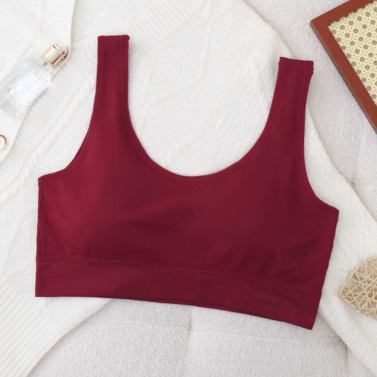 Enlarge and widen the beautiful back bra and gather the bra undefined
