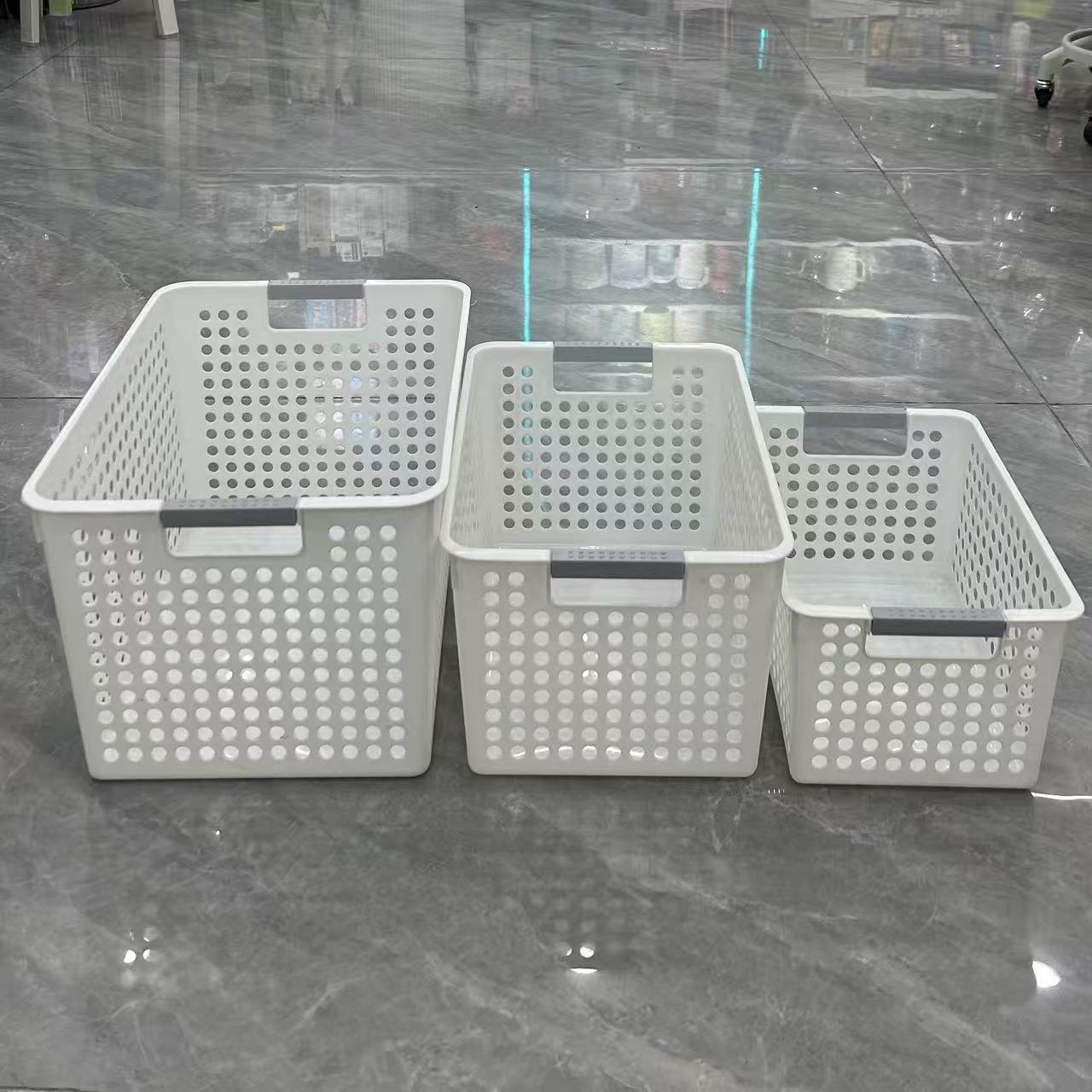 Plastic storage basket, desktop sundries storage box, rectangular, kindergarten snack and toy storage basket, small storage basket Item Picture