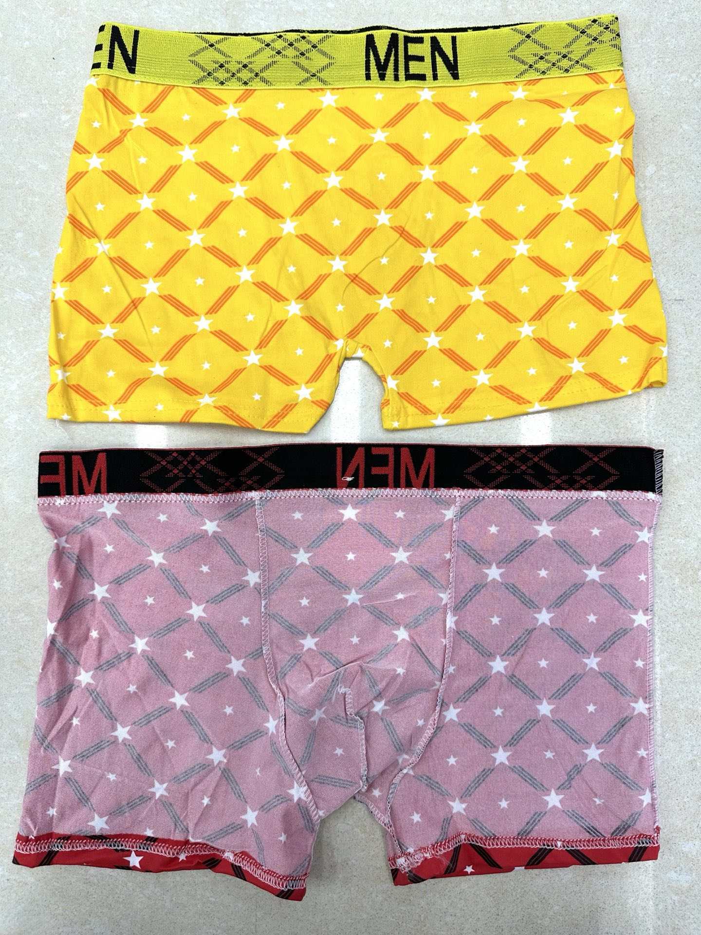 Ultra-low prices for export to Europe, America and Africa. Men's briefs with letter waist patterns, flat briefs and comfortable flat shorts. Men's briefs in stock and customizable patterns available Item Picture