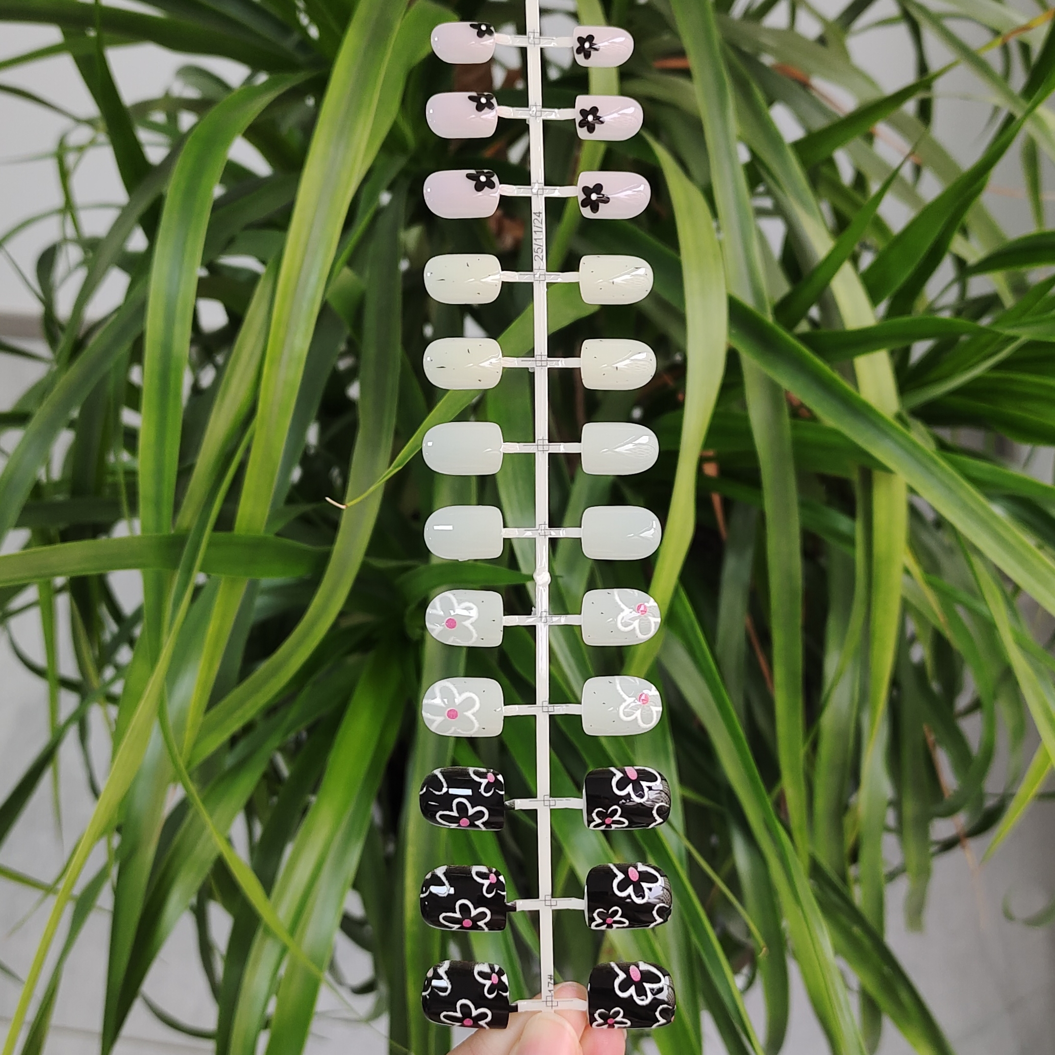 24 PCS PRESS ON NAIL TIPS SHORT ROUND SHAPE PRINTING CRAFT WITH FLOWER PATTERN full figure