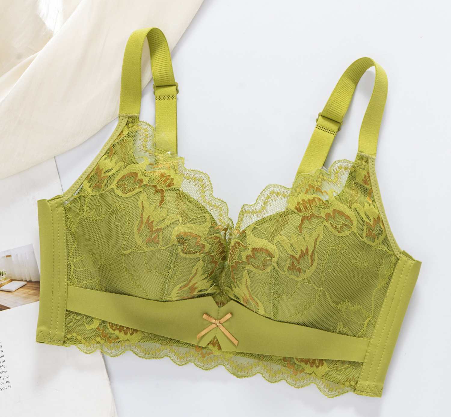 For export, we have gathered undergarments without undergarments, such as top-support bras, outward-expanding anti-sagging undergarment bras, and women's bras at super low prices Item Picture