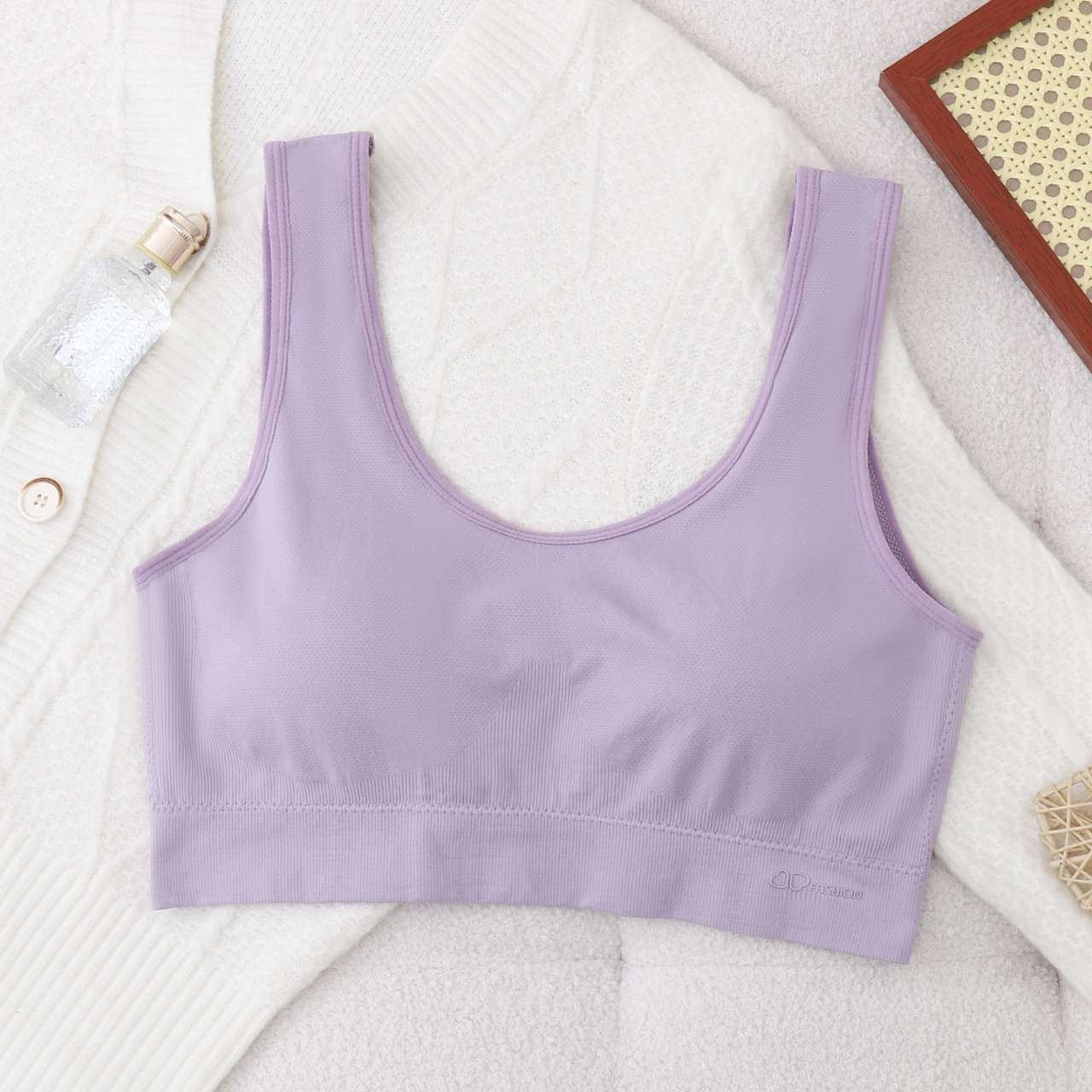 Enlarge and widen the beautiful back bra and gather the bra undefined