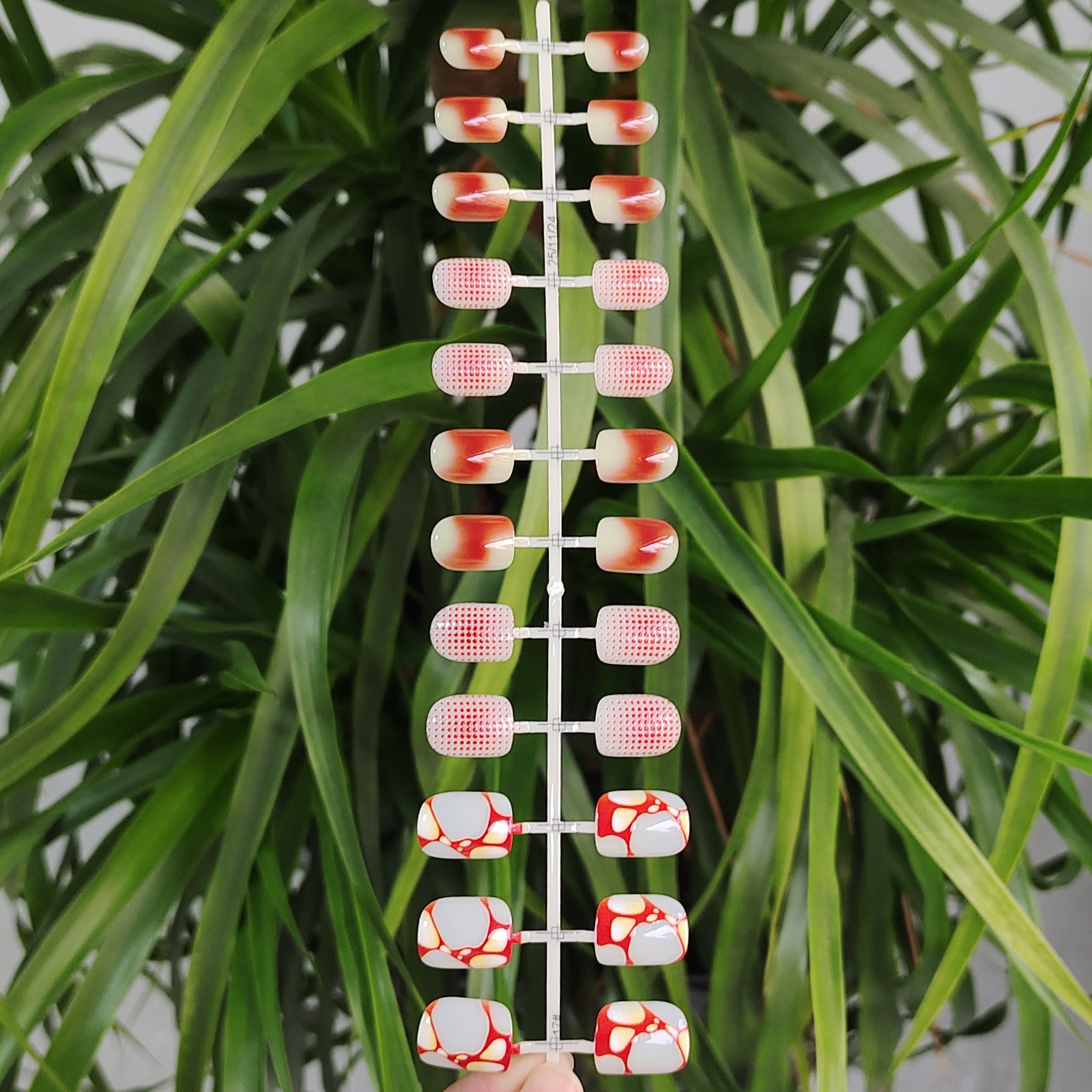 24 PCS PRESS ON NAIL TIPS SHORT ROUND SHAPE PRINTING CRAFT WITH DOT PATTERN full figure