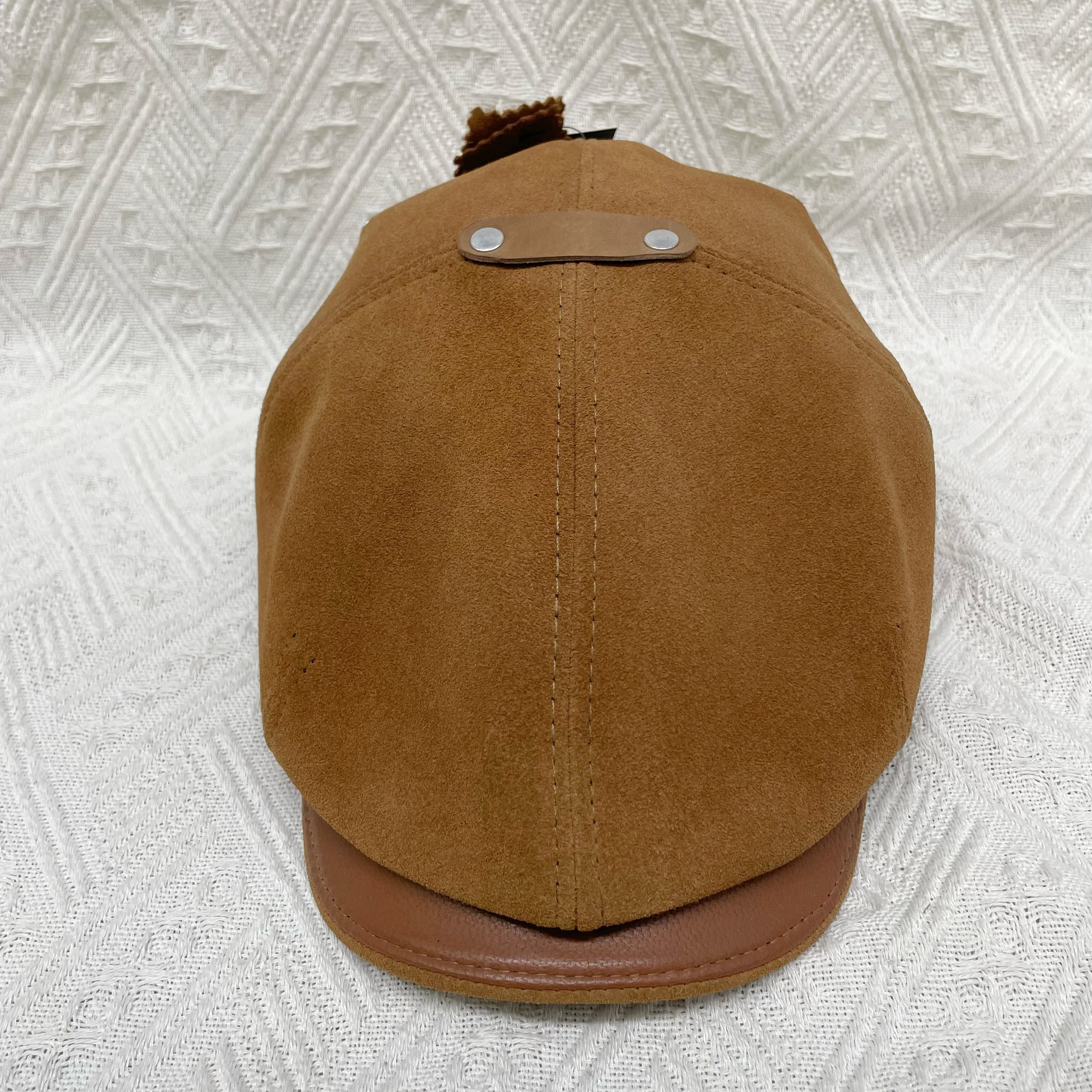 Designer's retro and simple cowhide baseball cap for autumn and winter, personalized genuine leather in Maillard color series, new forward cap, new khaki leather solid color, versatile, fashionable and artistic headwear cap full figure