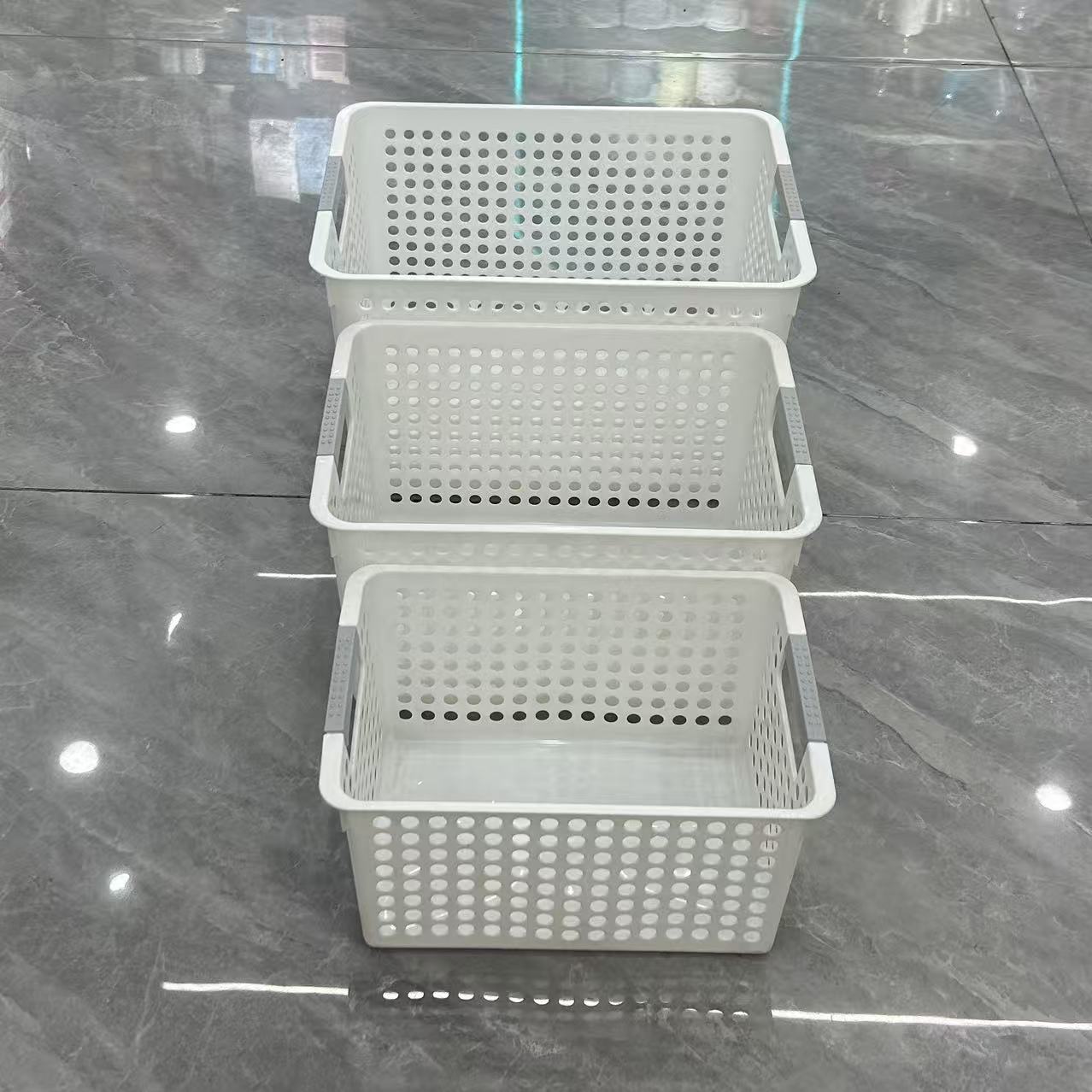 Plastic storage basket, desktop sundries storage box, rectangular, kindergarten snack and toy storage basket, small storage basket Application Scenario