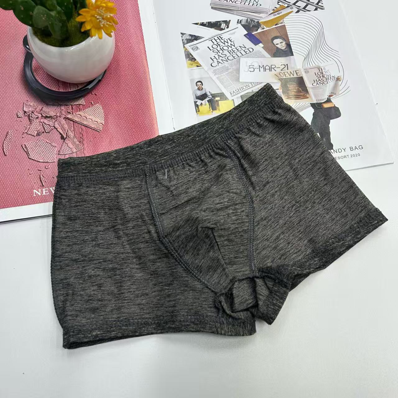Comfortable flat-angle boys' underpants in stock for export to Europe, America and Africa, with mixed colors and sizes Application Scenario