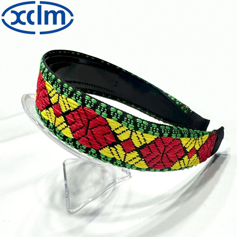 Retro hairpins, wide-brimmed hair bands, embroidered ethnic floral headbands, new hair accessories, high head, widened and exquisite Application Scenario