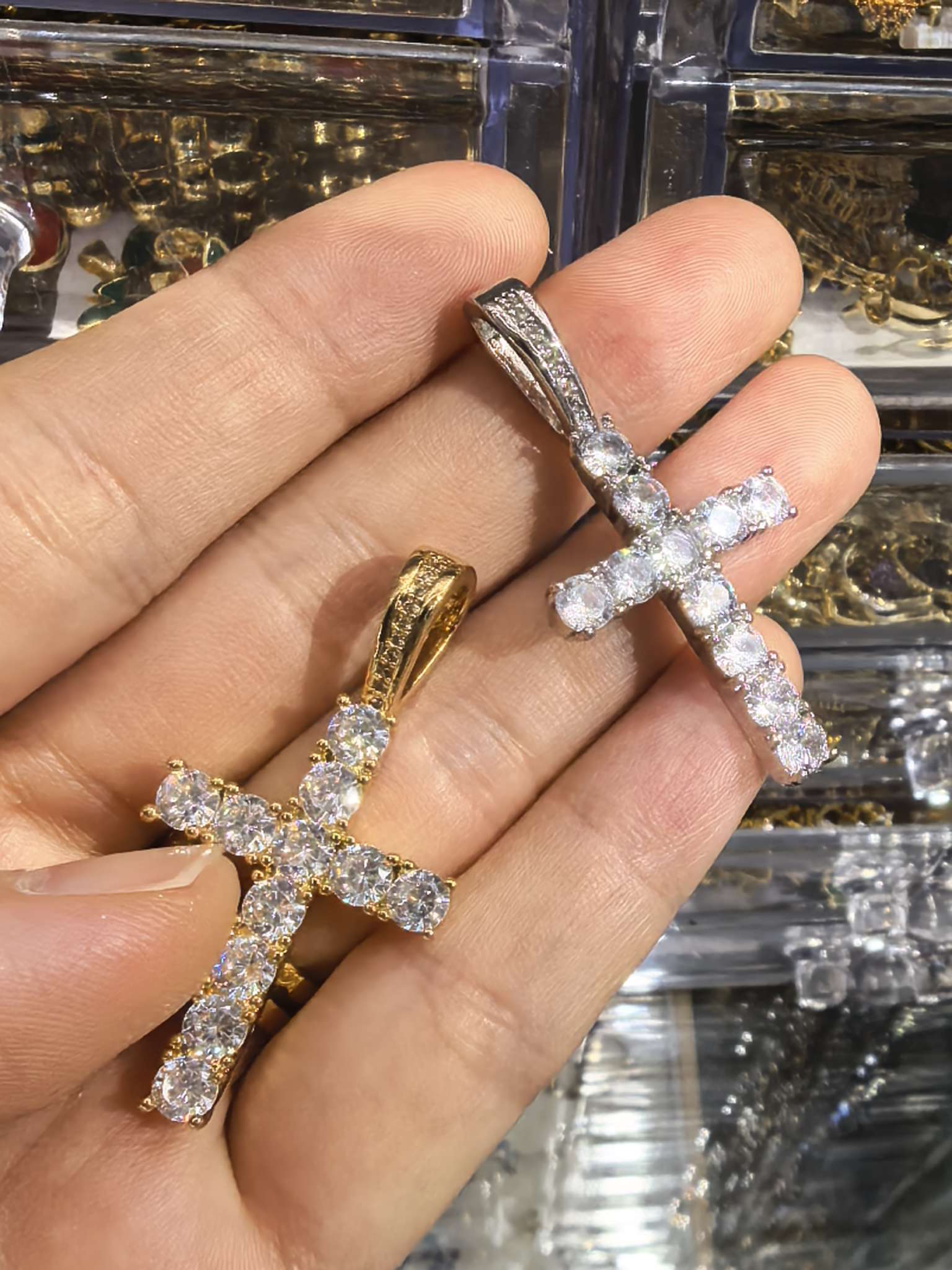 Cross pendant details Picture