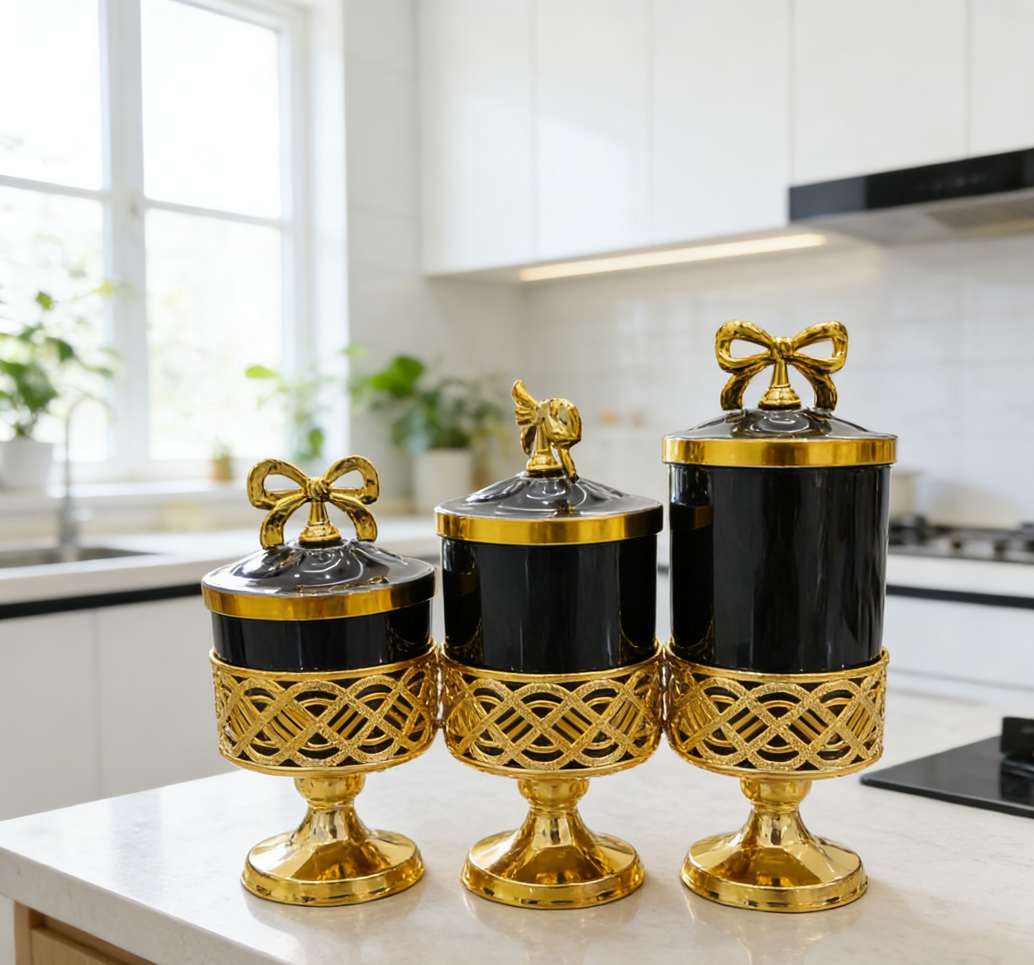 European-style light luxury high-legged fruit box, living room desktop decoration storage jar, court-style black gold fruit box three-piece set, living room coffee table decoration storage jar details Picture