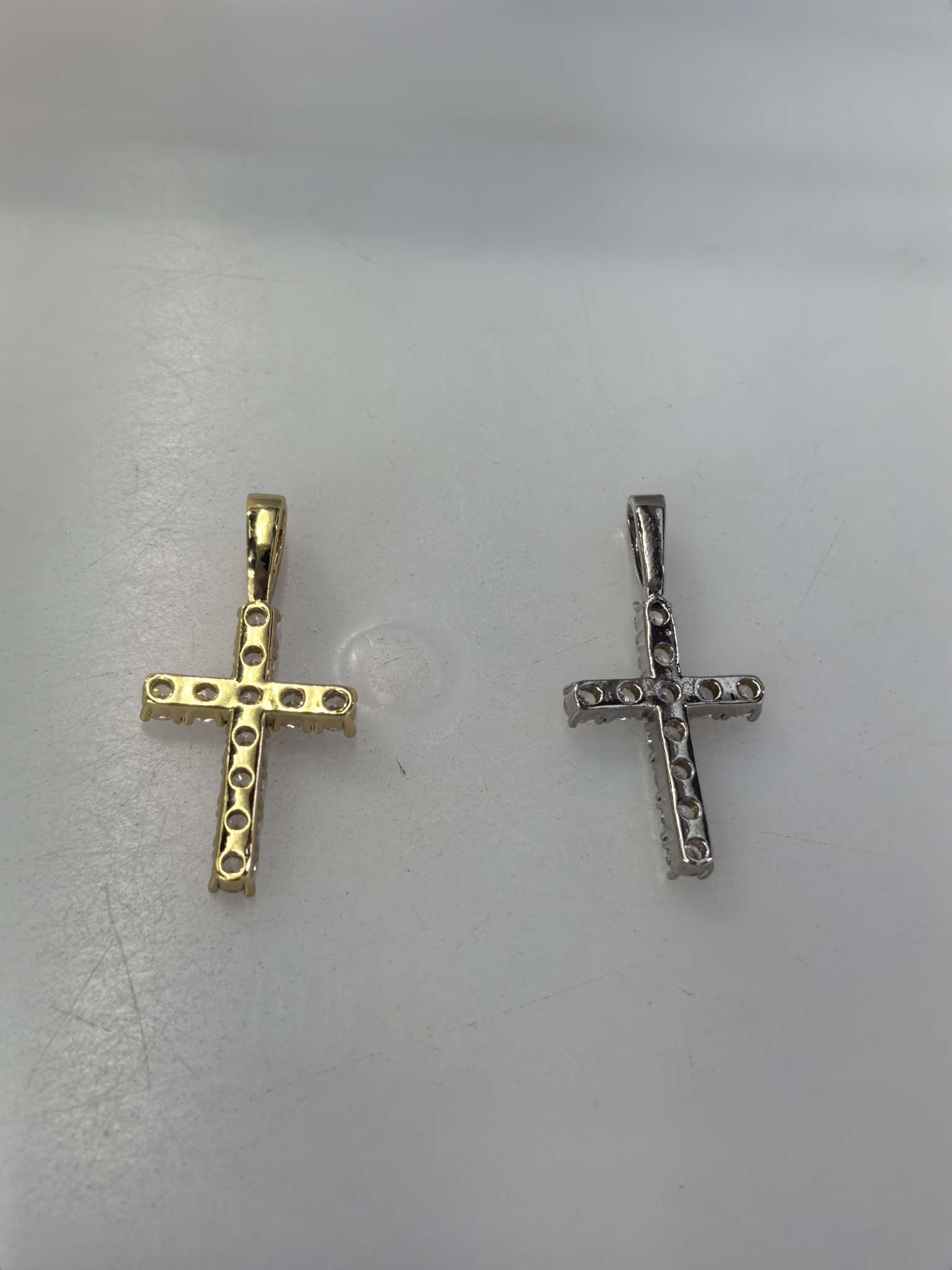 Cross pendant Item Picture