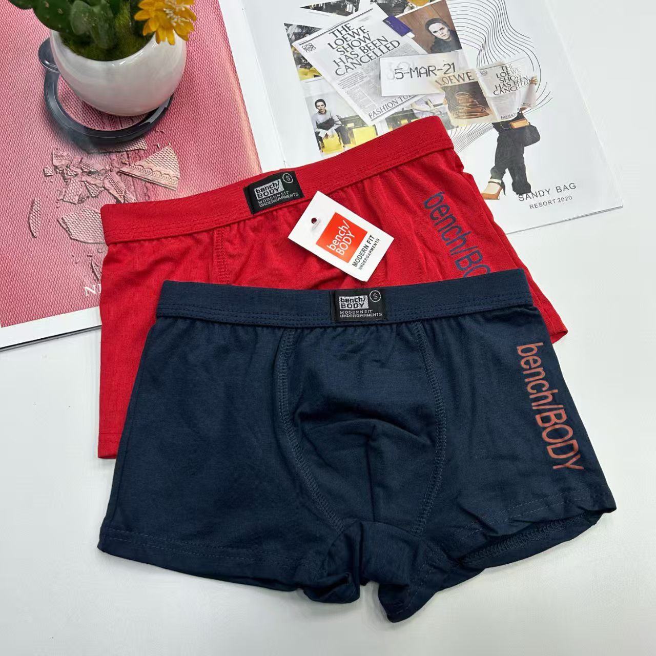 Comfortable flat-angle boys' underpants in stock for export to Europe, America and Africa, with mixed colors and sizes details Picture