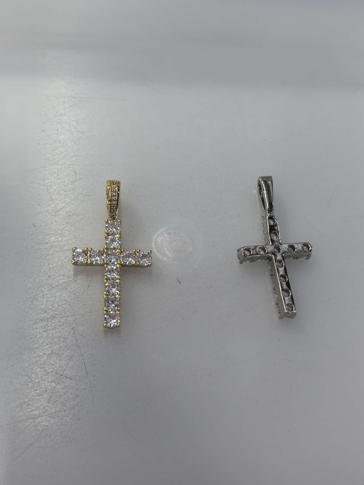 Cross pendant Application Scenario
