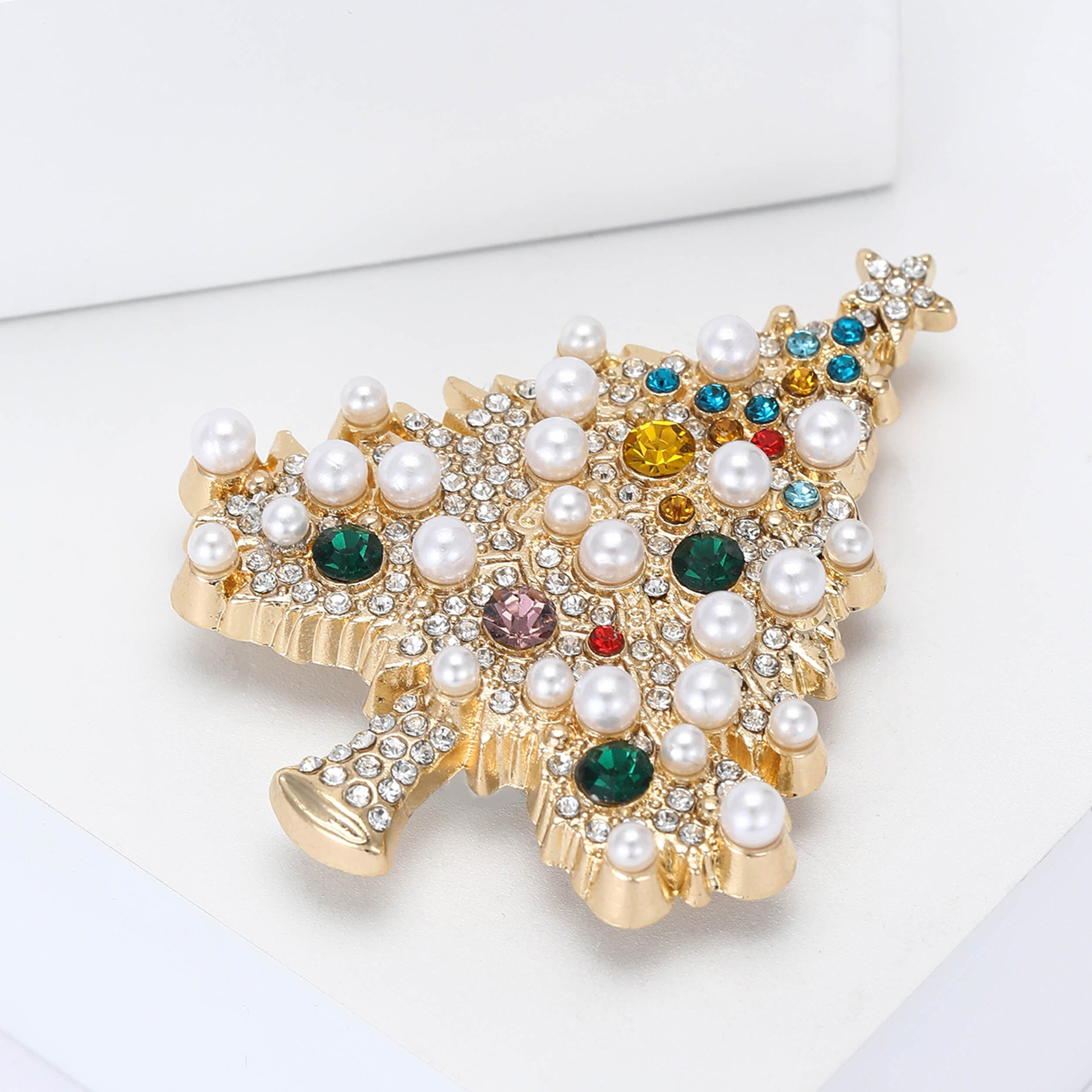 New European and American alloy rhinestone pearl Christmas tree brooch, fashionable and versatile women's clothing brooch accessory pin Specification image