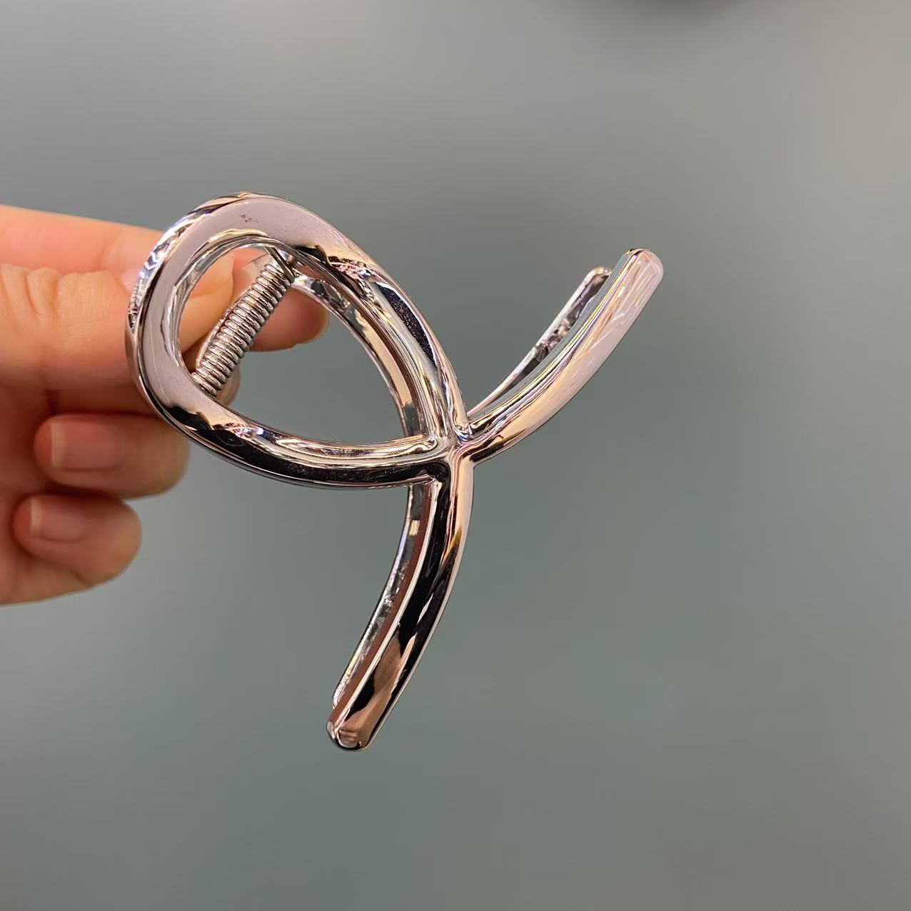 时尚金属发夹，高马尾抓夹 简约设计，闪耀光泽，尽显个性魅力