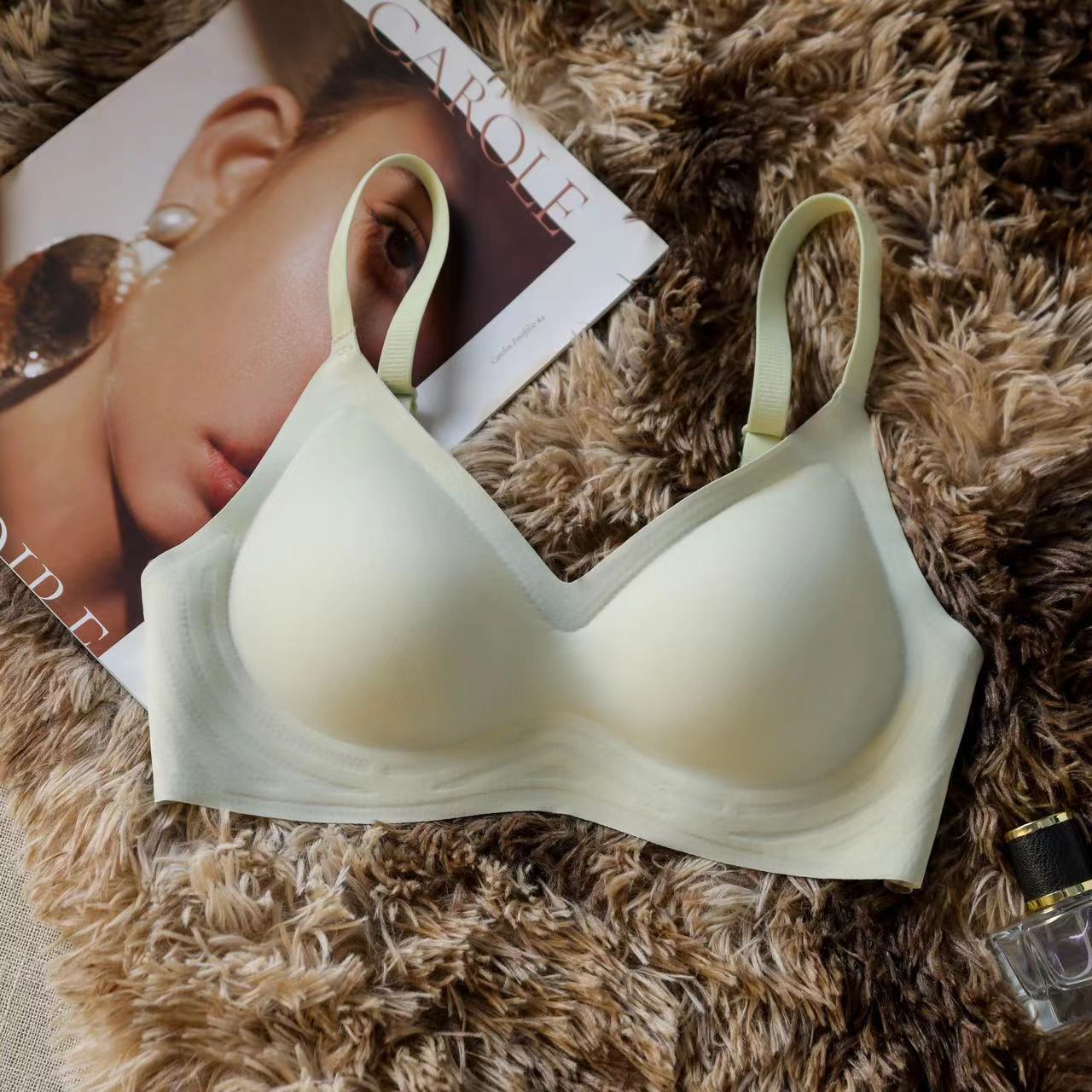 cloud seamless underwear women's small chest push up wireless soft support sports bra big chest small summer thin details Picture