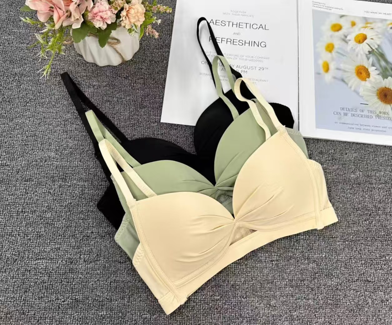 For export to Europe, America and Africa, we have a new type of women's seamless bra, cut-out thin underwear, and anti-sagging bra in stock full figure