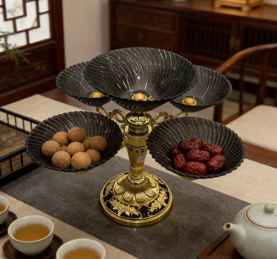 European-style metal base fruit plate, rotatable petal-shaped dried fruit plate, home decorative snack plate Application Scenario
