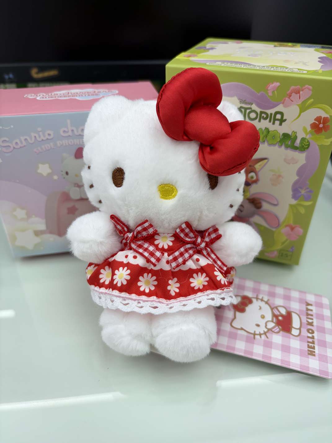 Genuino sanrio hellokitty fresa vestido rojo KT gato dibujos animados llavero colgante detail image 2