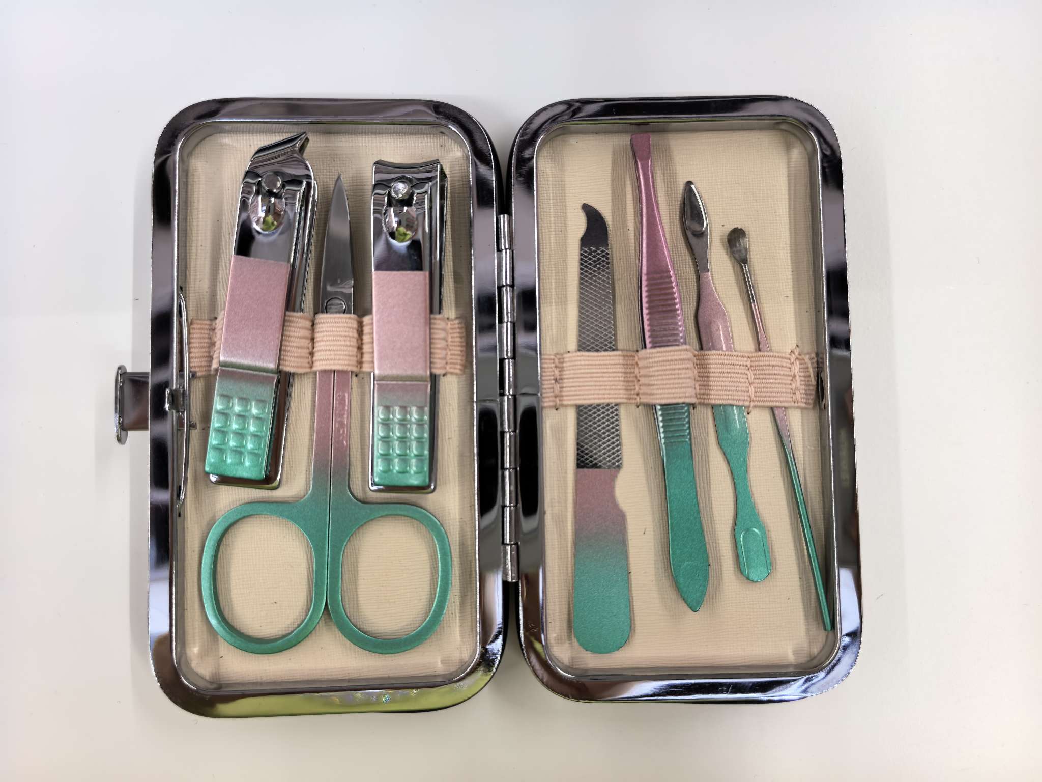 Nail clippers, nail cutters, beauty scissors and manicure tool set Specification image