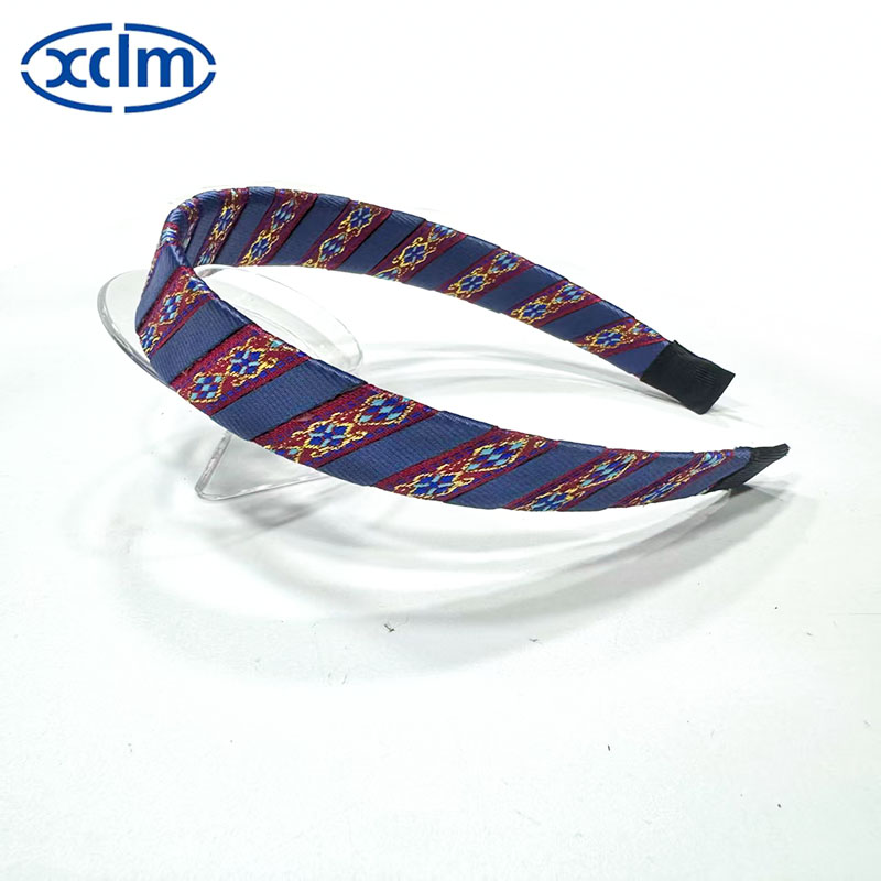 A new high-end pleated headband for women with wide edges and no pressure on hair, featuring French retro style. It is a two-piece ethnic hair clip and hair accessory Item Picture