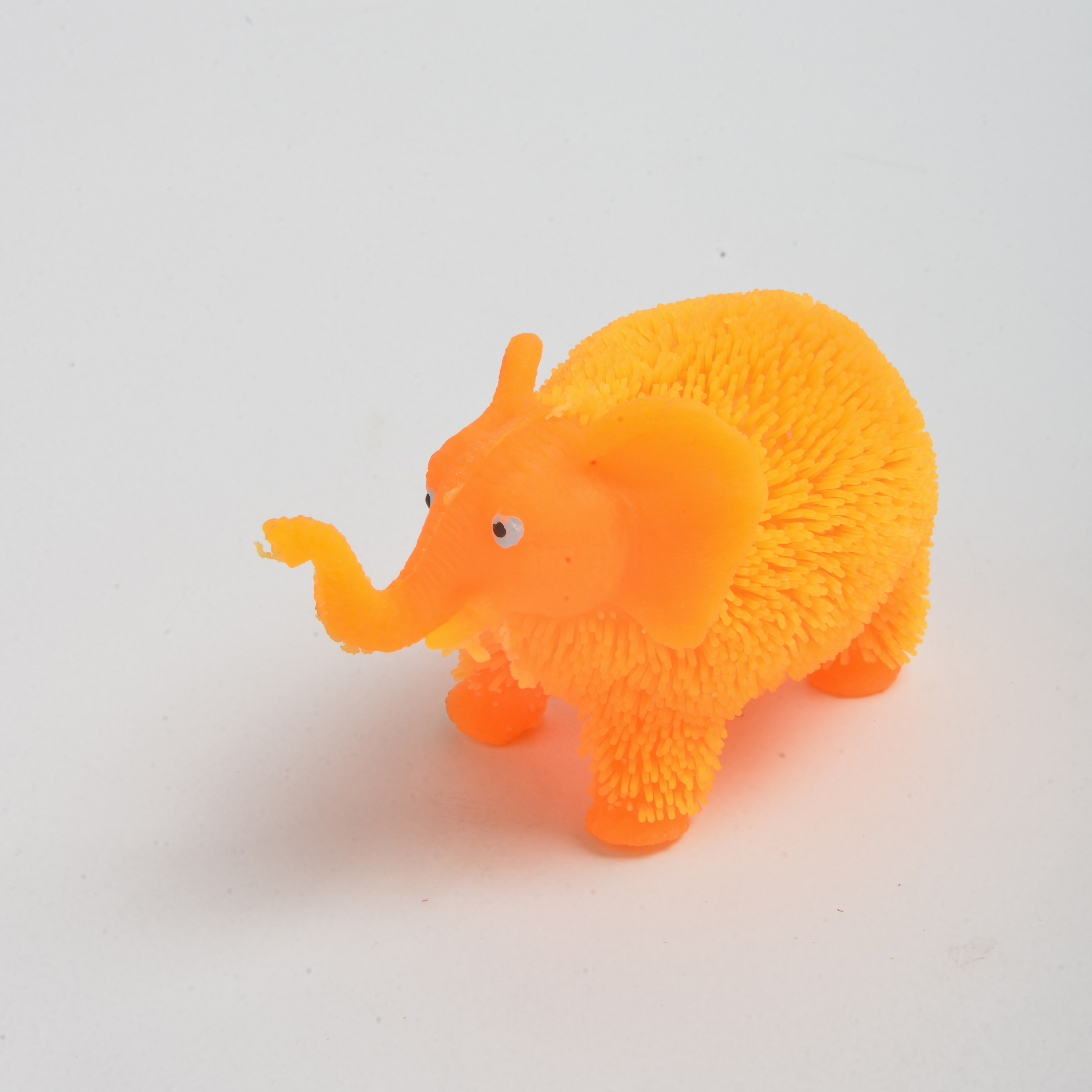 Elephant Fuzzy Ball TPR Toy with Light, Hanging Nose Elephant Flashing Fuzzy Ball Squeeze Stress Relief Toy Specification drawing