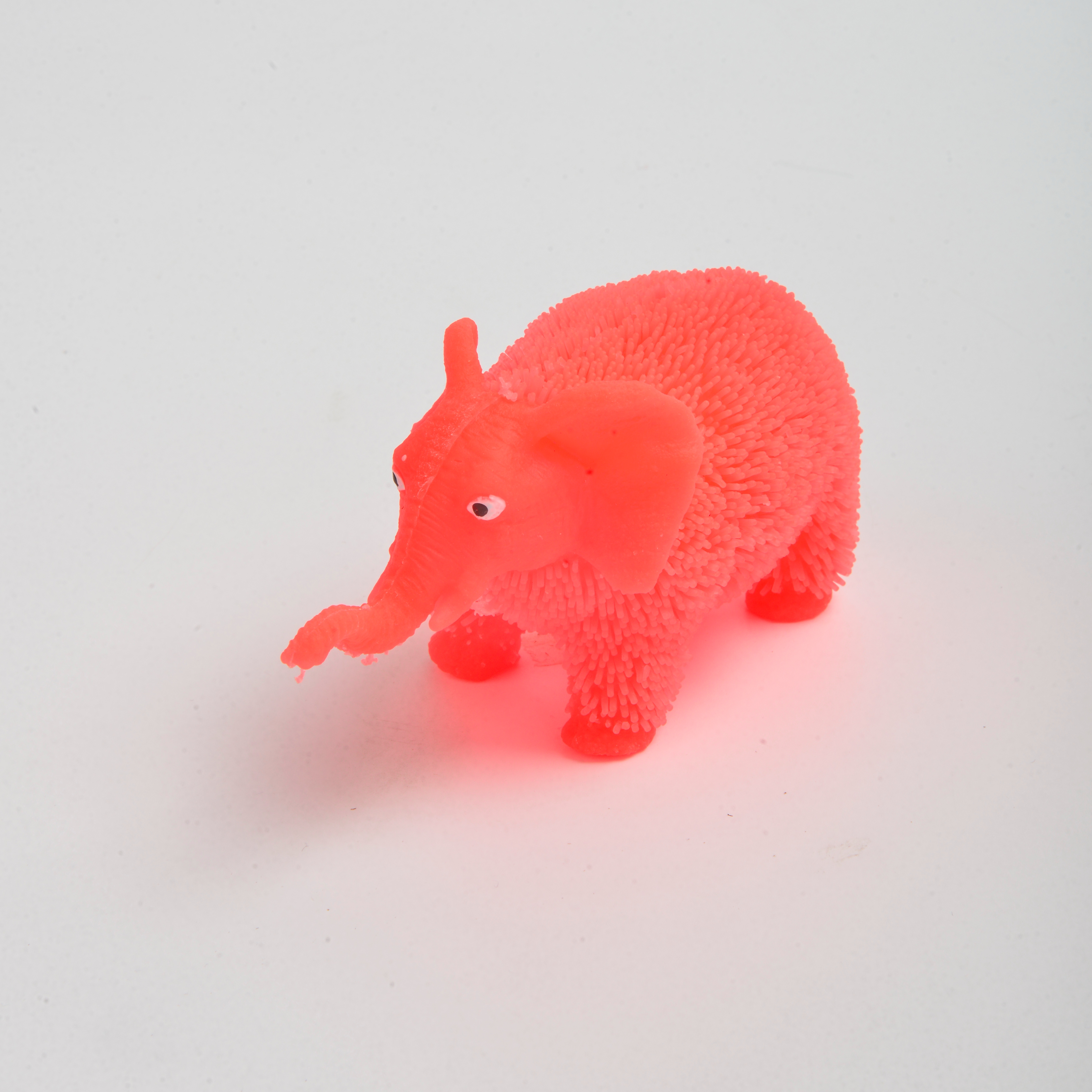 Elephant Fuzzy Ball TPR Toy with Light, Hanging Nose Elephant Flashing Fuzzy Ball Squeeze Stress Relief Toy Specification drawing