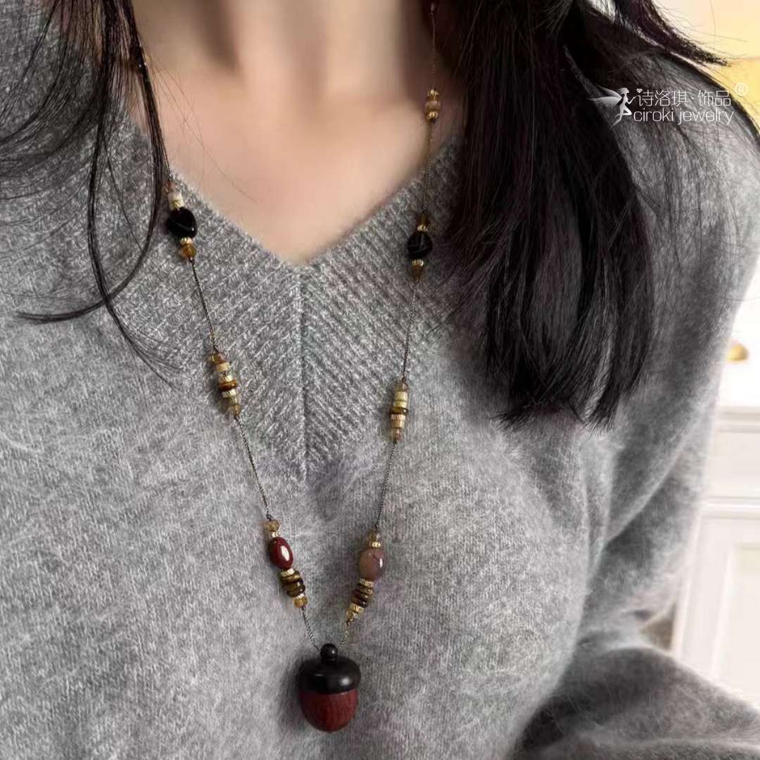 诗洛琪饰品橡果项链小众设计秋冬木制松果串珠编绳长项链高级百搭毛衣链