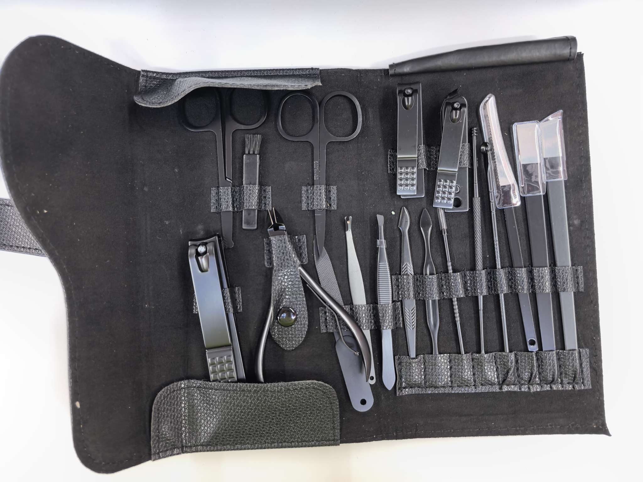 Nail clippers, dead skin clippers, files, acne needles, eyebrow clippers, nose hair clippers, nail and eyebrow trimming tool sets Application Scenario