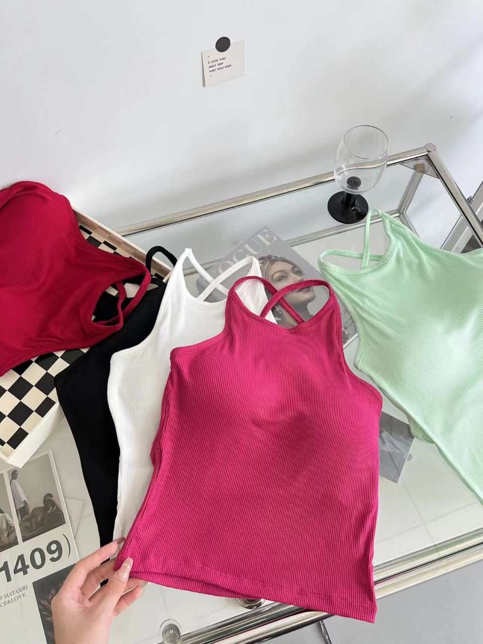This is an export women's vest with a chest pad and an integrated beautiful back halter. It features a sexy and thoughtful backless design. The sexy small halter women's vest can be worn outside details Picture