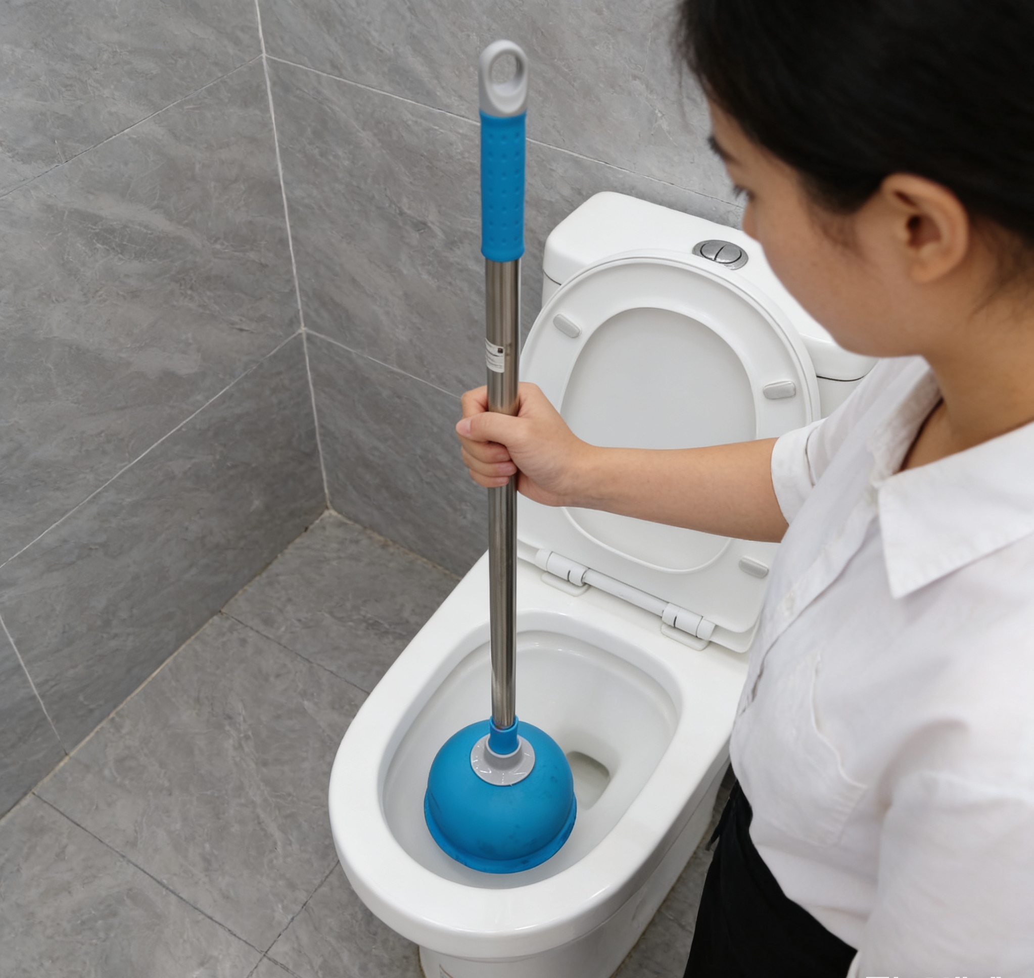 Powerful toilet unclogging tool with blue anti-slip handle, toilet suction tool for clogged bathroom pipes Item Picture