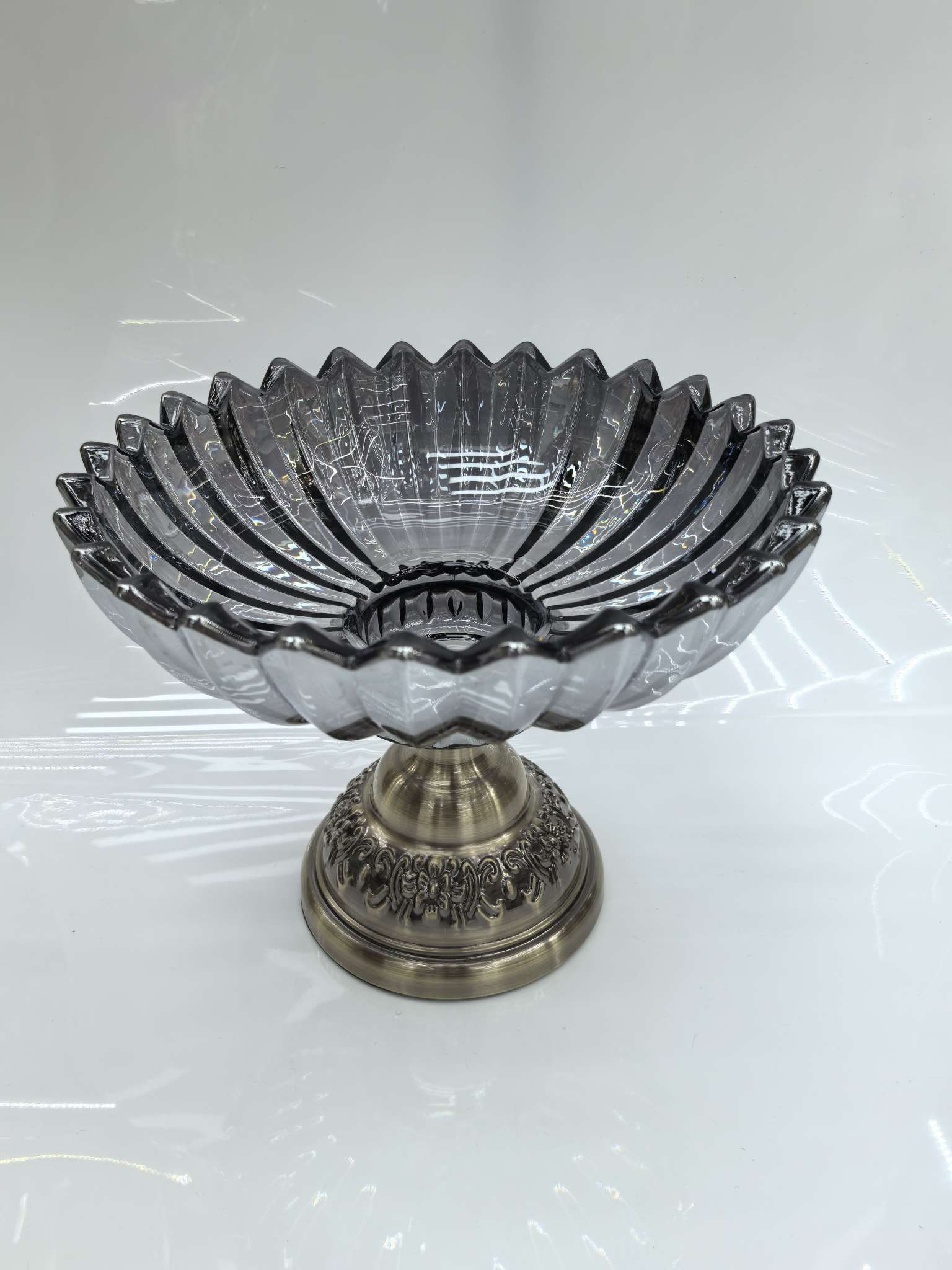 玻璃果盘轻奢，阳光洒满果盘，平安喜乐可以放水果，过年可以放糖果，高端大气上档次，摆起来省地方还好看，物美价廉，质量有保障详情图2