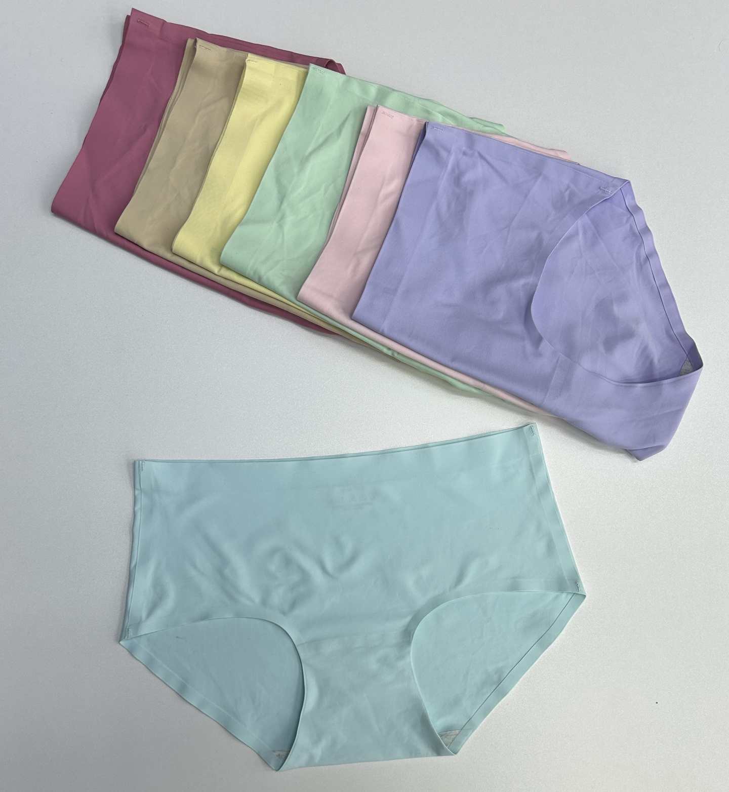 Filipino, Malaysian and Indian underwear for women, ice silk, seamless and fresh, summer, thin, comfortable and breathable, mid-waist, beautiful buttocks, triangular waistband, mid-waist Item Picture
