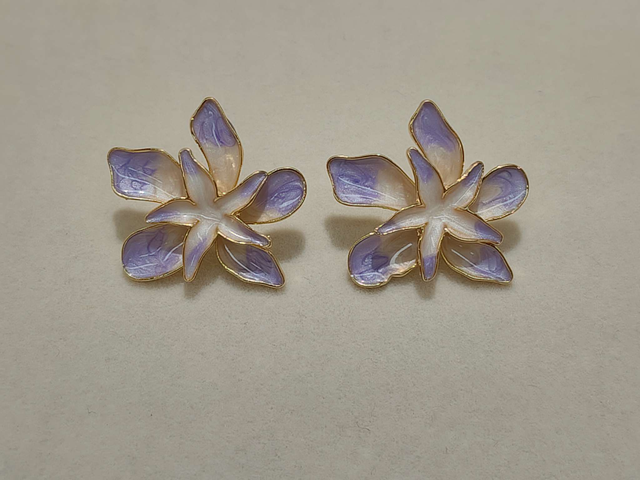 Purple oil-dripping flower heart-shaped earrings