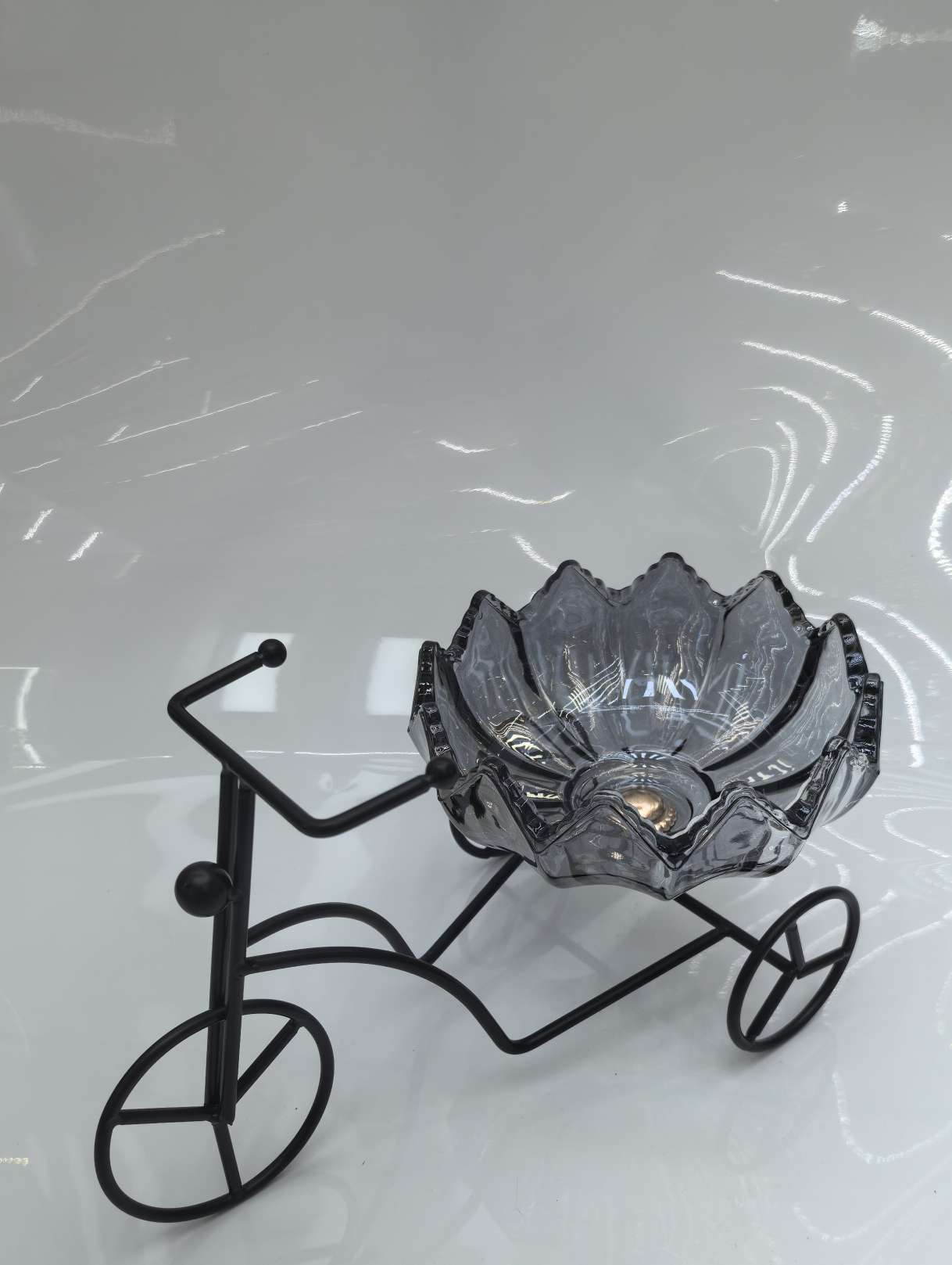 玻璃制品糖果盅，自行车果盘，你是否曾被一盘色彩斑斓的果盘所吸引, 每一口都是大自然的馈赠
2. 果盘如此诱人, 你怎能抗产品图