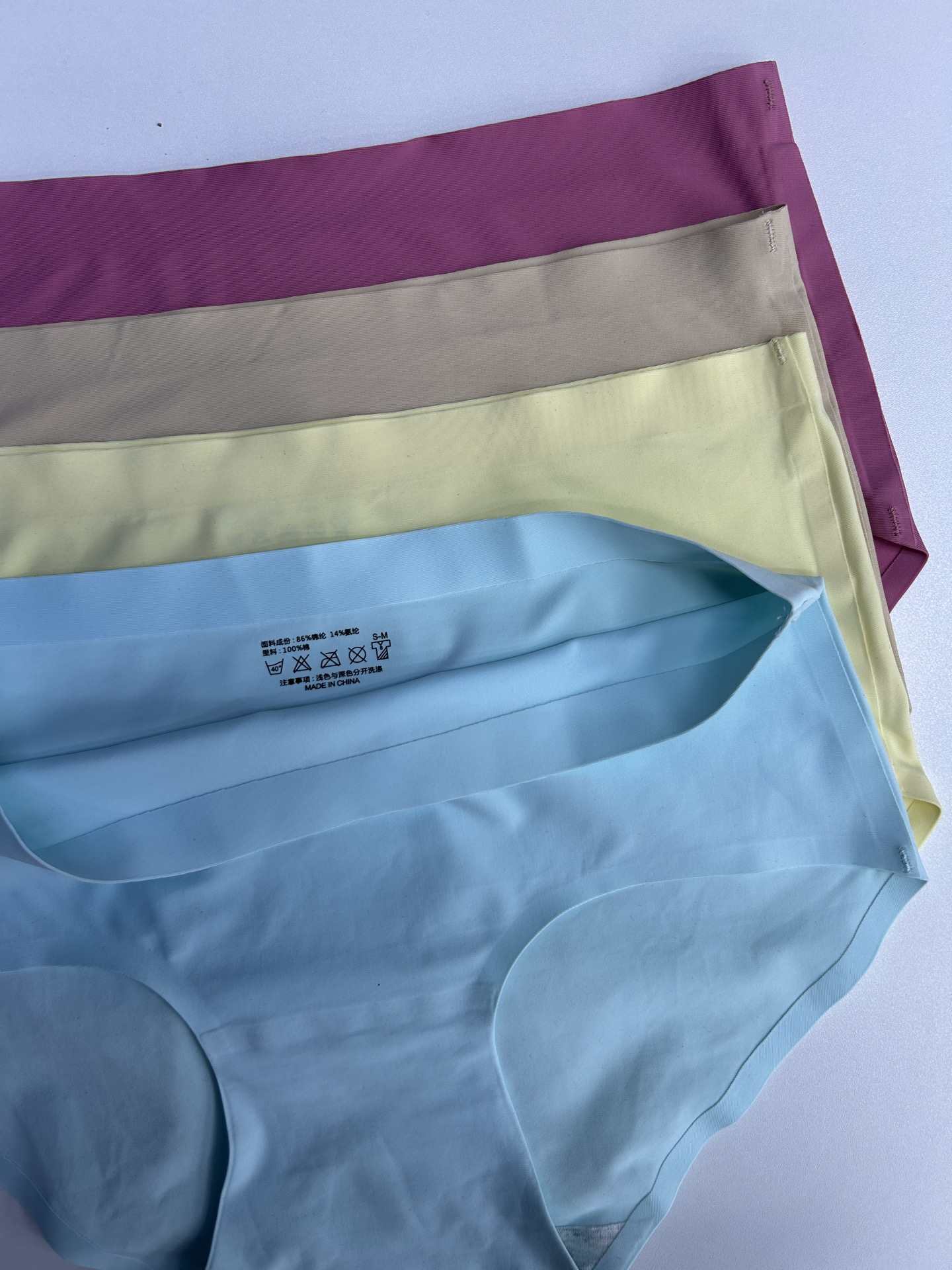 Filipino, Malaysian and Indian underwear for women, ice silk, seamless and fresh, summer, thin, comfortable and breathable, mid-waist, beautiful buttocks, triangular waistband, mid-waist details Picture