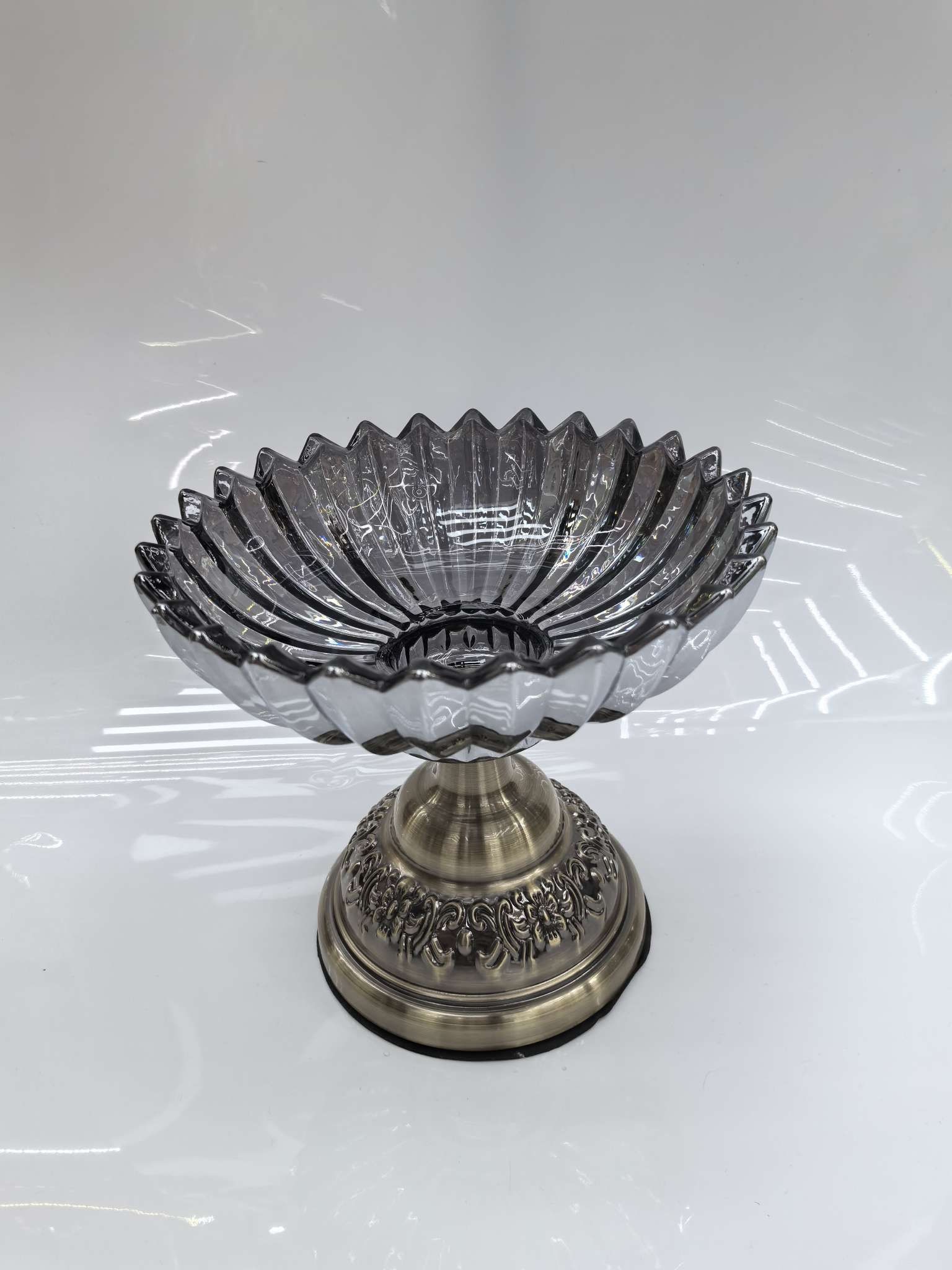 玻璃果盘轻奢，阳光洒满果盘，平安喜乐可以放水果，过年可以放糖果，高端大气上档次，摆起来省地方还好看，物美价廉，质量有保障详情图3