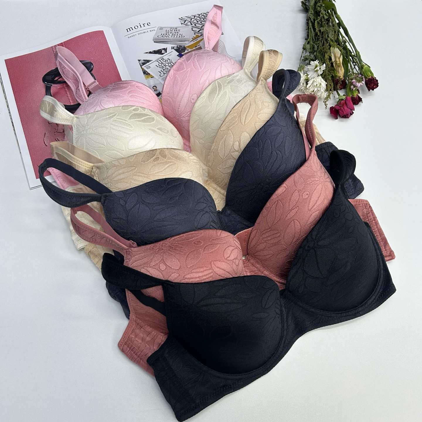 For export to Africa, we offer large-sized women's bras without undergarments, gathering top-support bras, outward-expanding anti-sagging undergarment bras, and women's bras at super low prices full figure