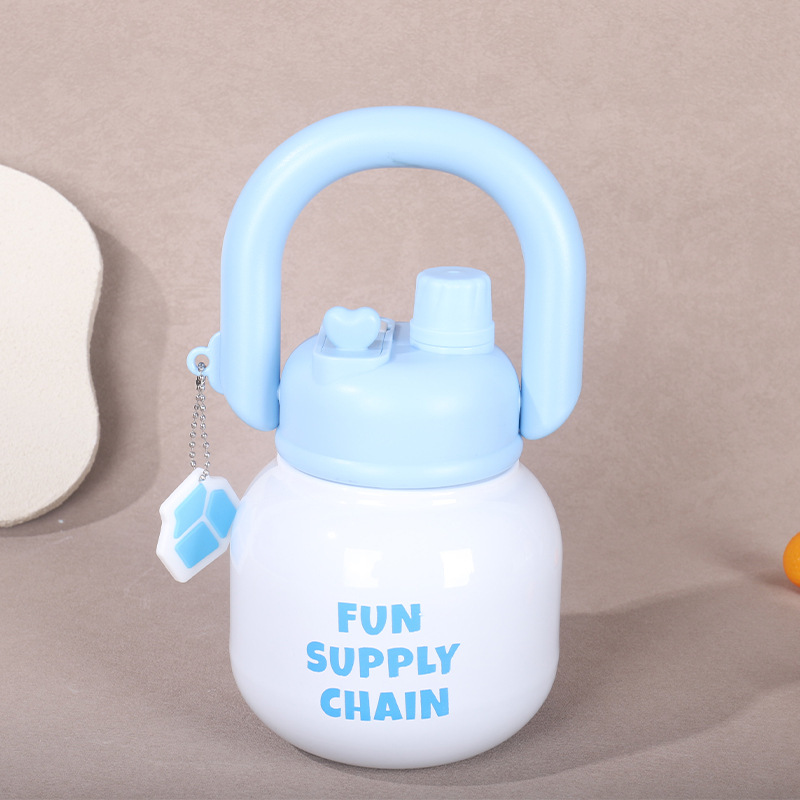 A new type of stainless steel insulated cup with a handle and straw, a portable large-bellied cup for women with a high appearance level Application Scenario